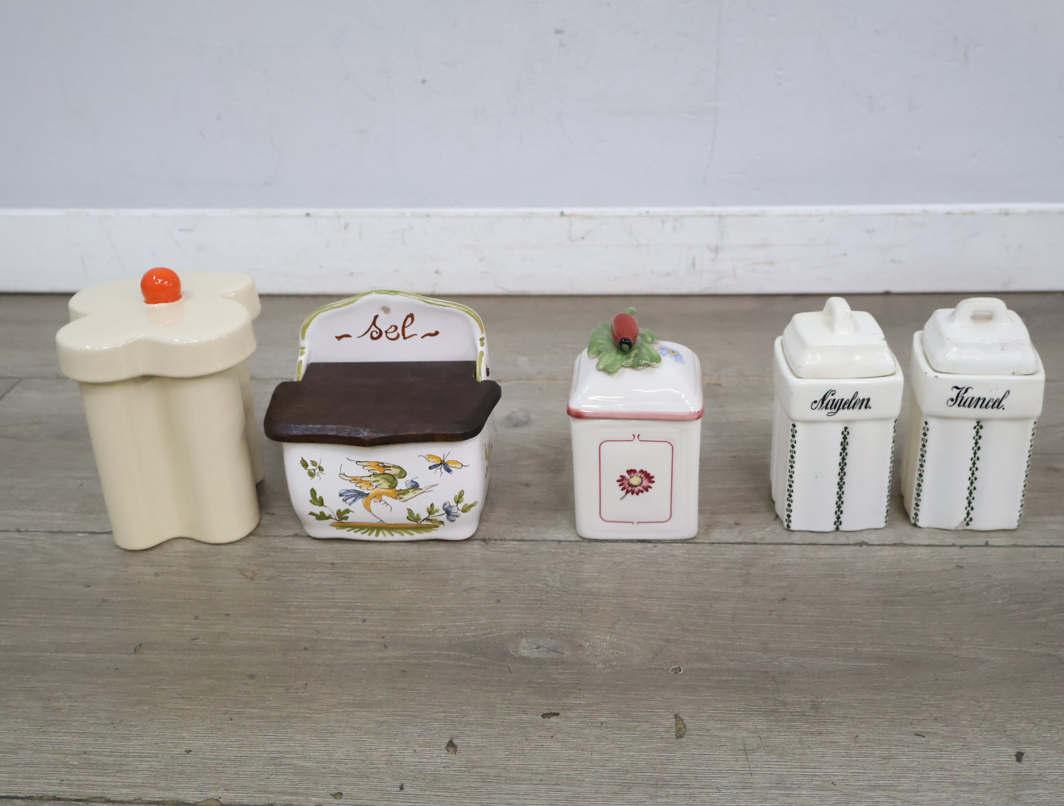 Set keramische keukenvoorraadpotten'' – foto 3 – kavel bij GSD Auctions, Zoeterwoude