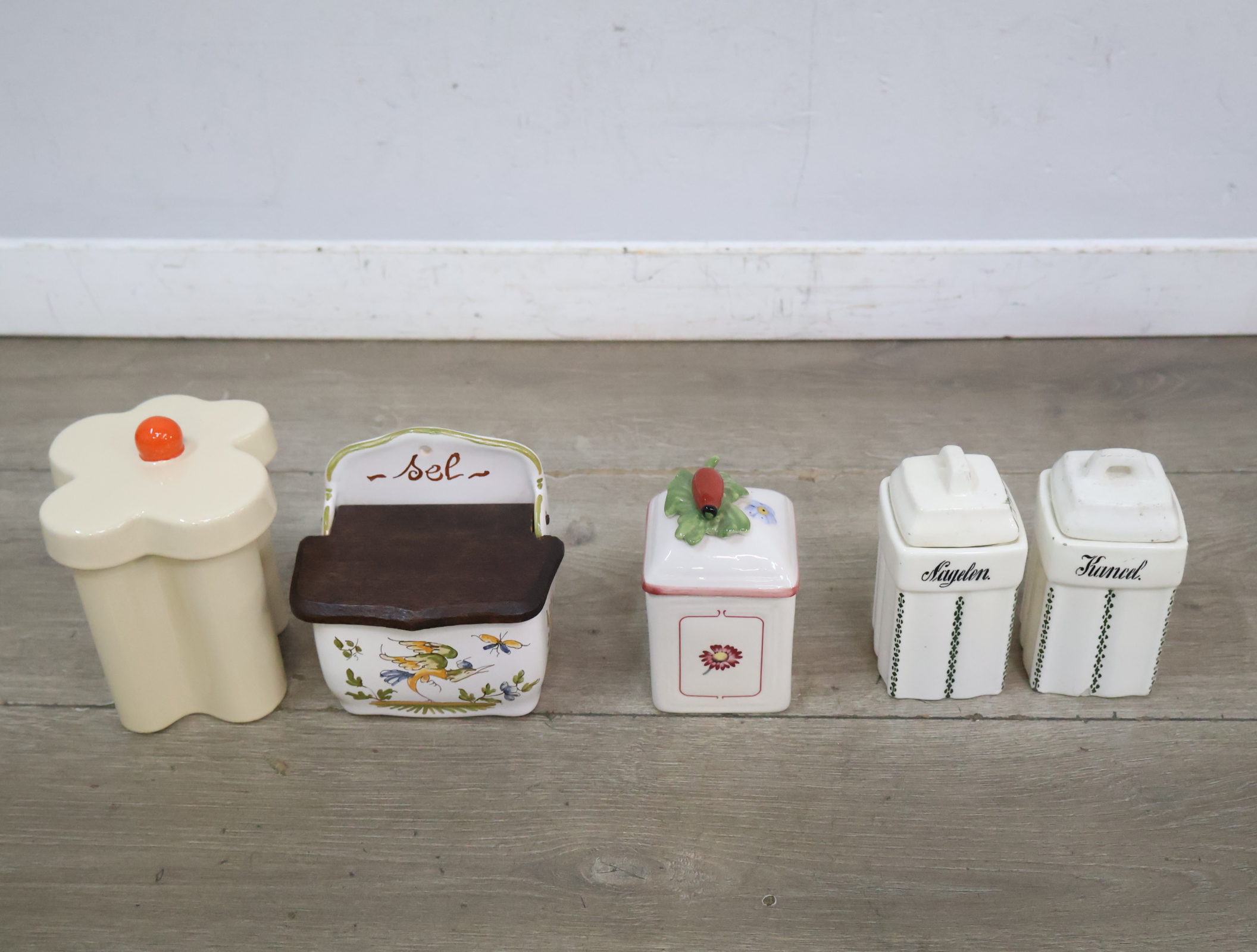 Set keramische keukenvoorraadpotten'' – foto 4 – kavel bij GSD Auctions, Zoeterwoude
