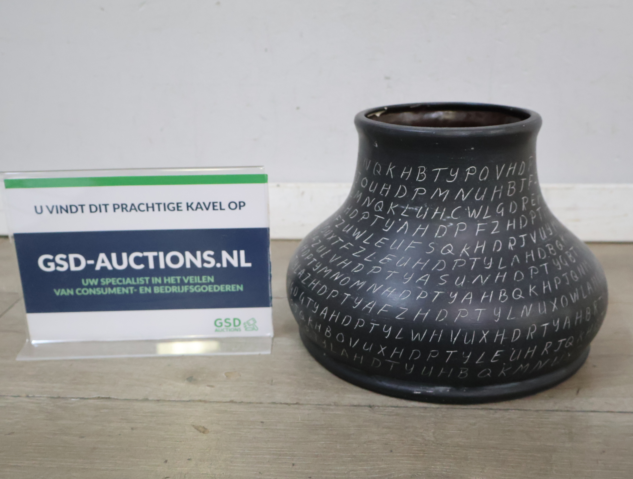 Geletterde Vaas'' – kavel bij GSD Auctions, Zoeterwoude