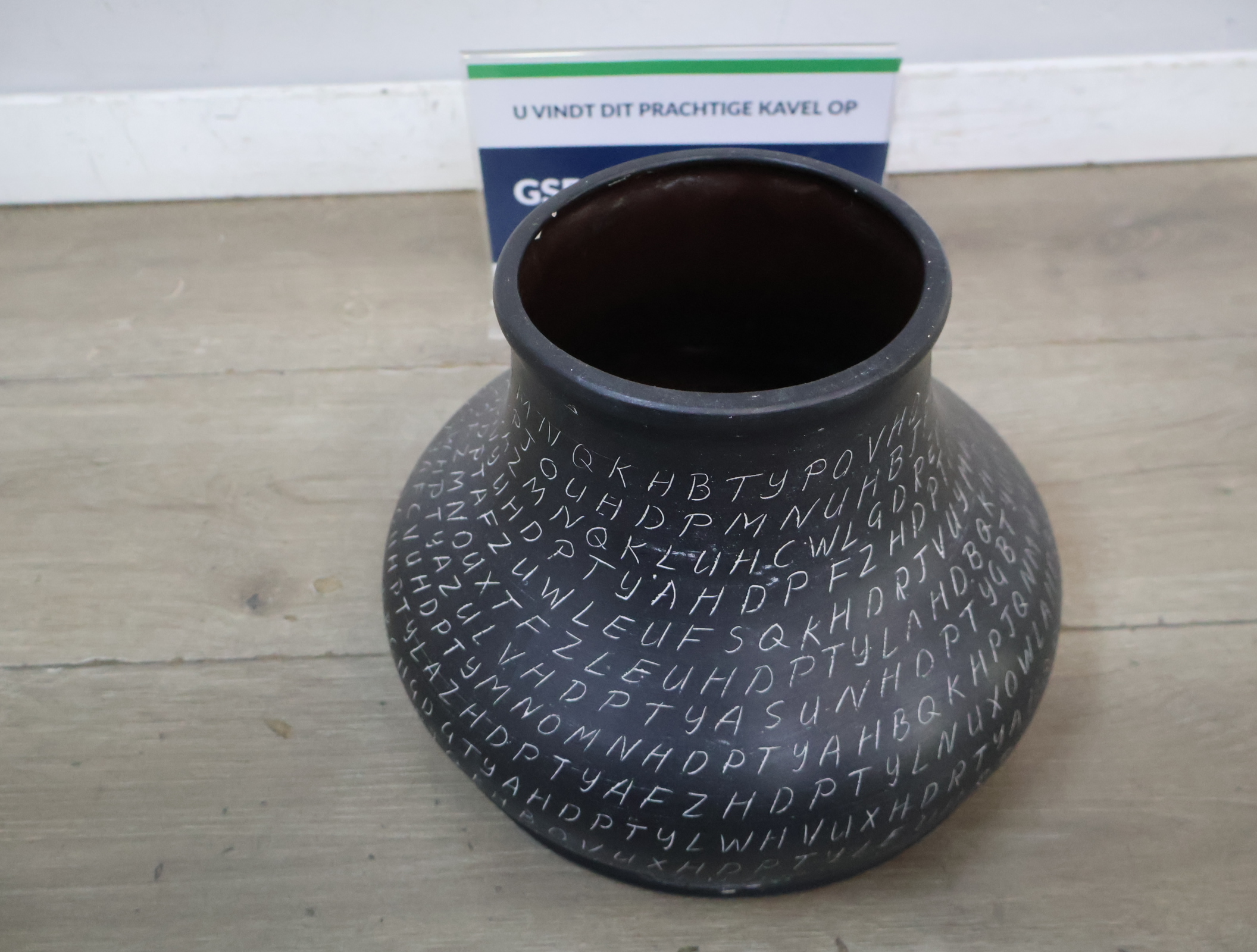 Geletterde Vaas'' – foto 2 – kavel bij GSD Auctions, Zoeterwoude