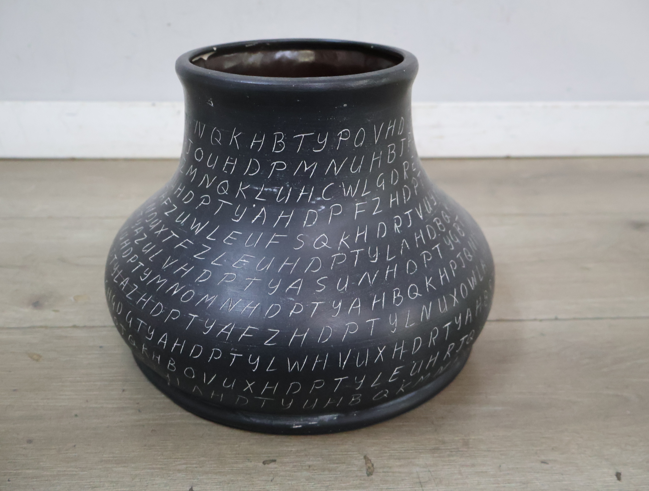 Geletterde Vaas'' – foto 3 – kavel bij GSD Auctions, Zoeterwoude