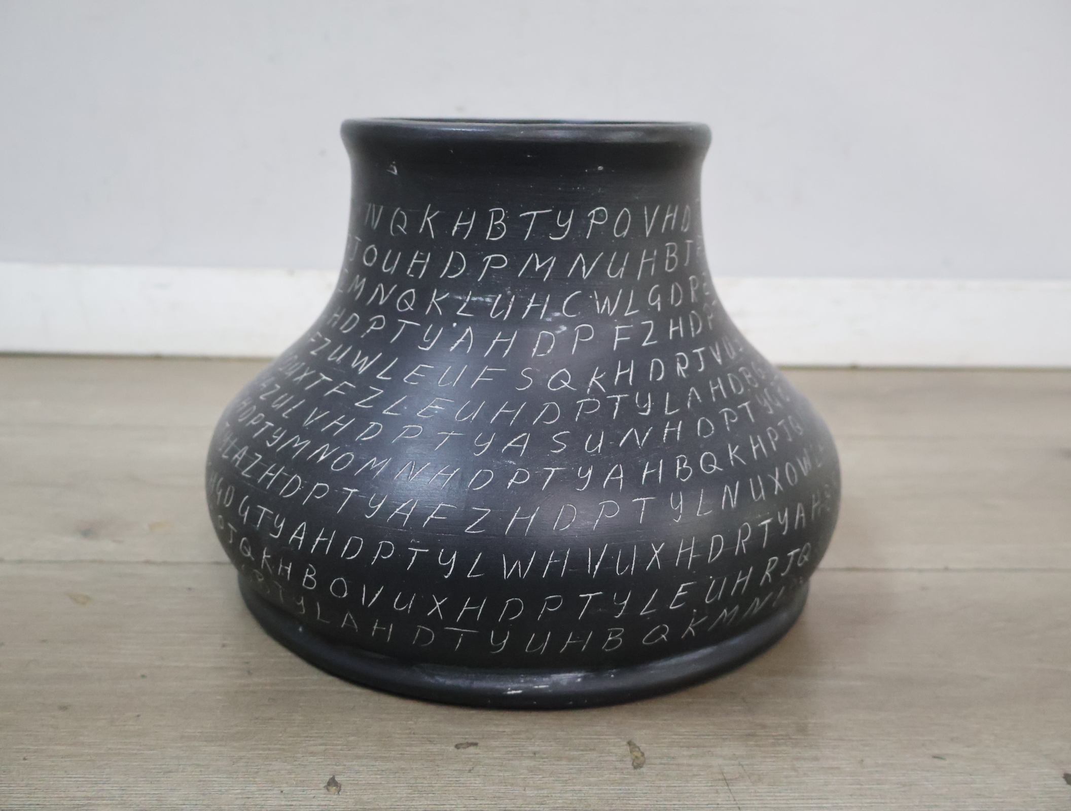Geletterde Vaas'' – foto 4 – kavel bij GSD Auctions, Zoeterwoude