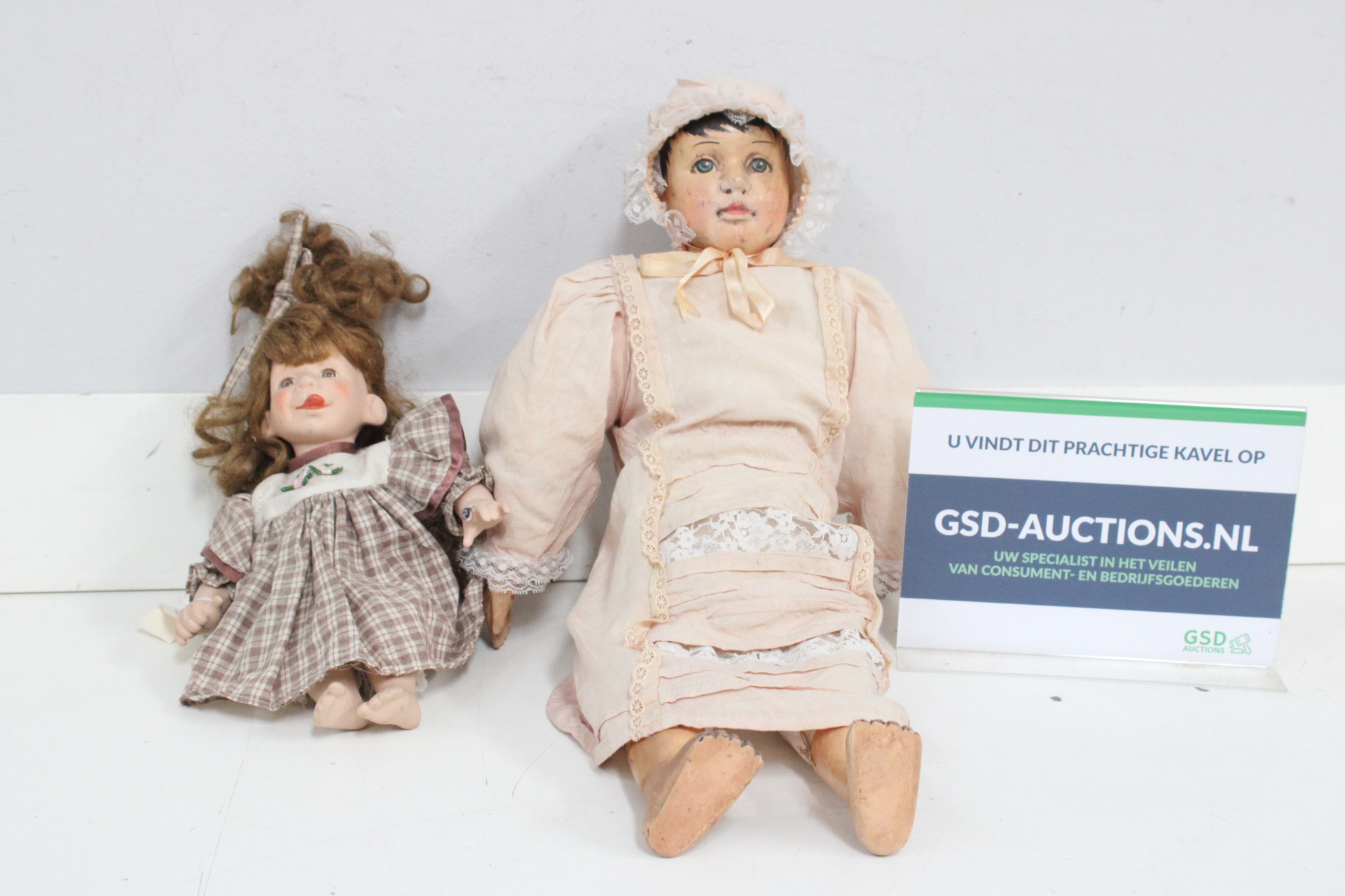 Set van twee vintage poppen'' – kavel bij GSD Auctions, Zoeterwoude