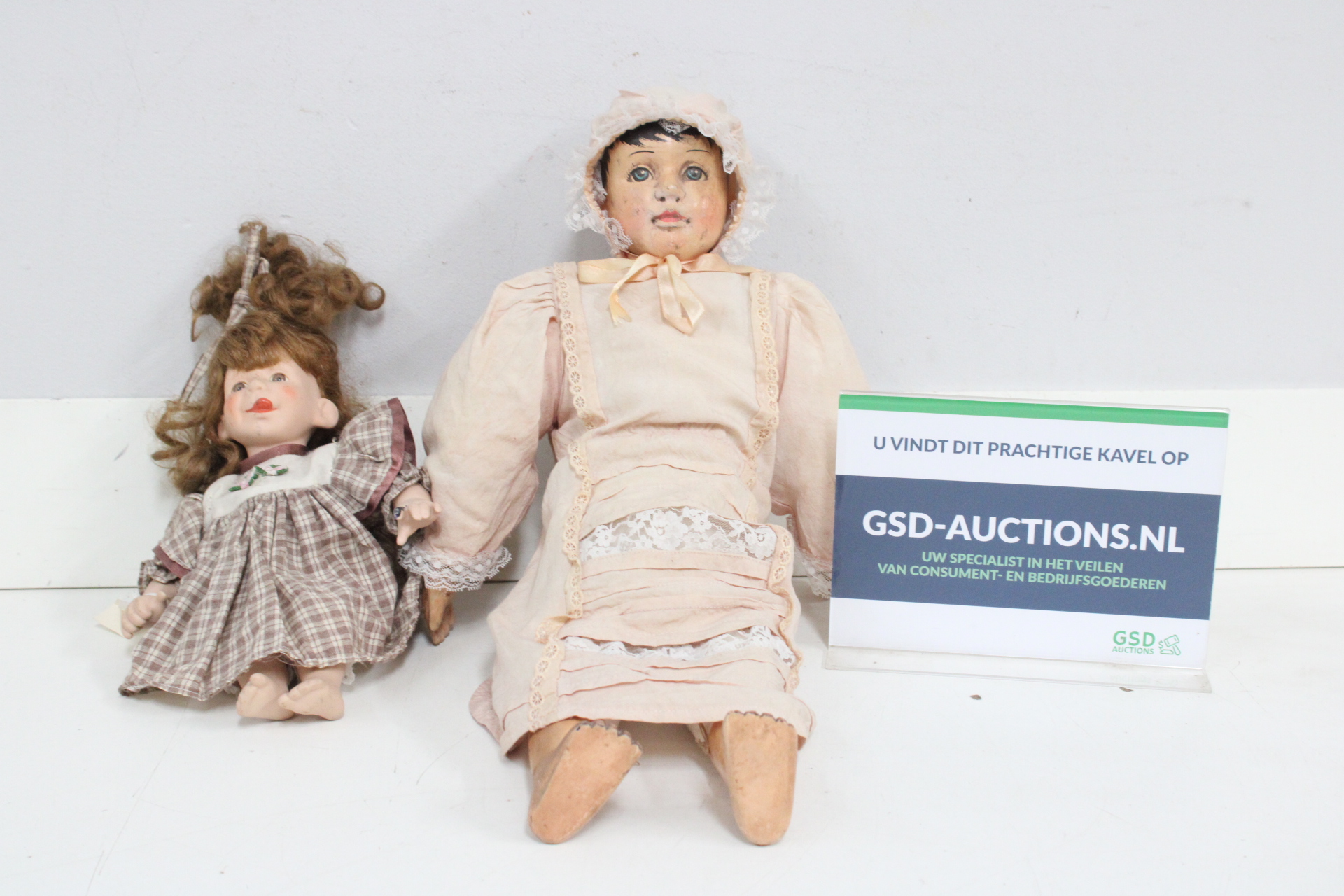 Set van twee vintage poppen'' – foto 2 – kavel bij GSD Auctions, Zoeterwoude
