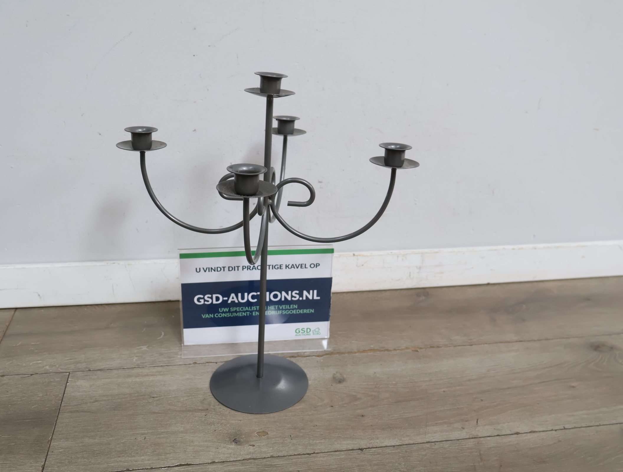 Zwarte metalen kandelaar met vijf armen'' – foto 2 – kavel bij GSD Auctions, Zoeterwoude
