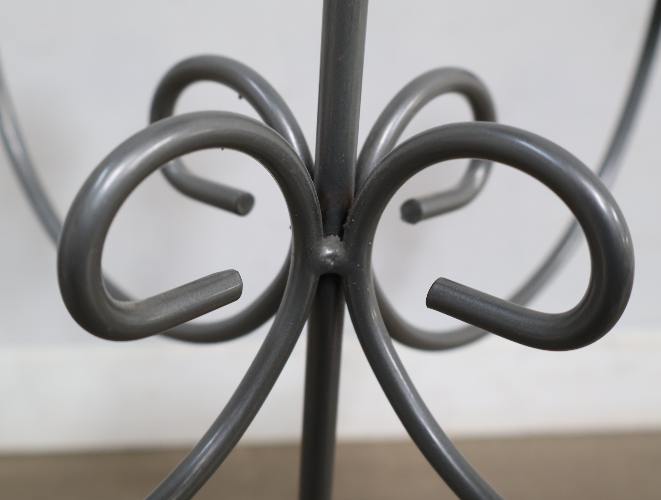 Zwarte metalen kandelaar met vijf armen'' – foto 5 – kavel bij GSD Auctions, Zoeterwoude