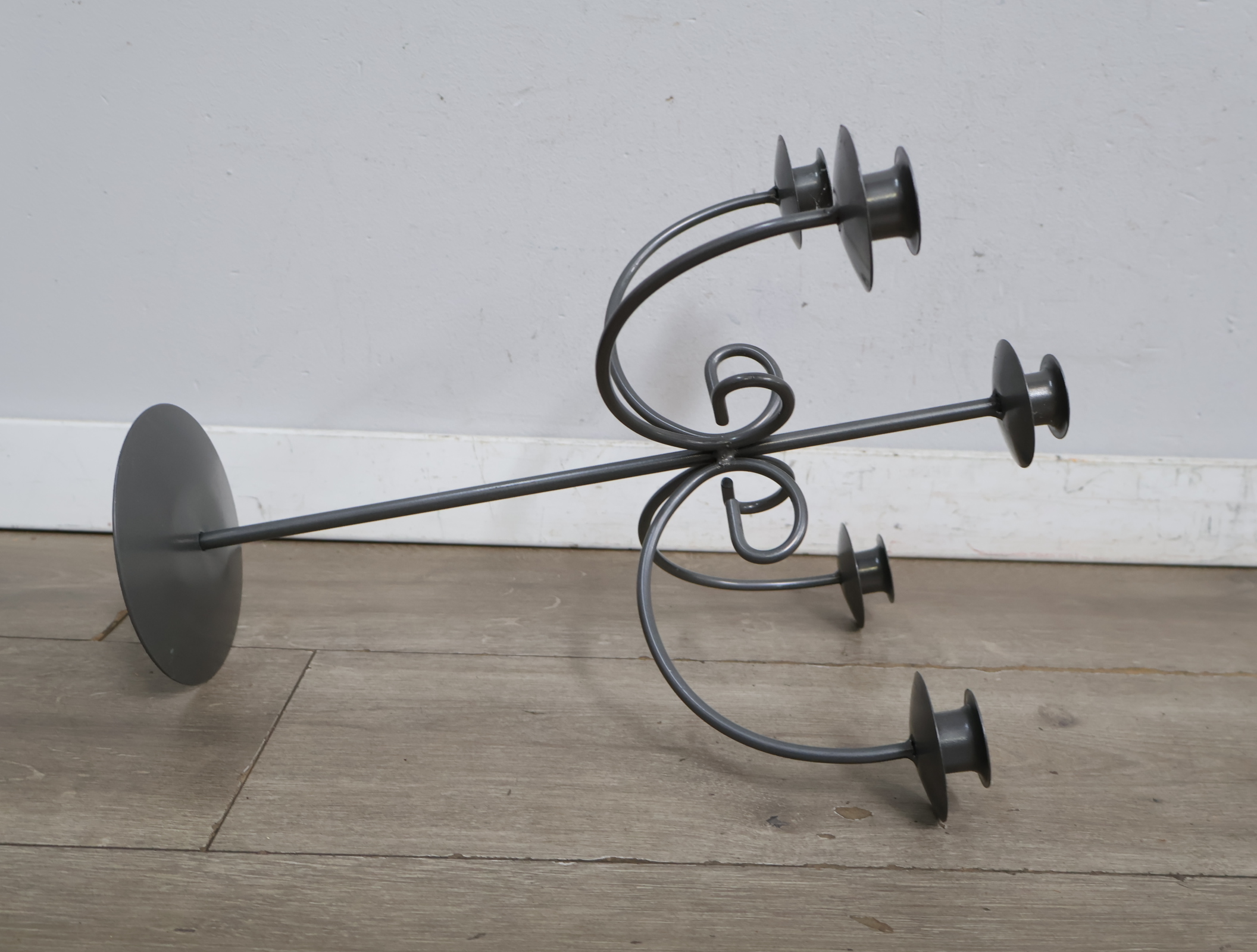 Zwarte metalen kandelaar met vijf armen'' – foto 10 – kavel bij GSD Auctions, Zoeterwoude