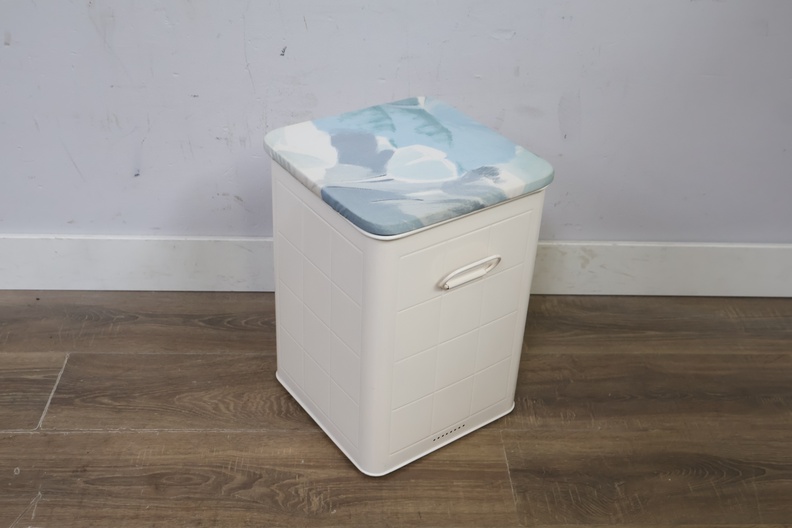 Wasmand met gestoffeerde zitting'' – foto 9 – kavel bij GSD Auctions, Zoeterwoude