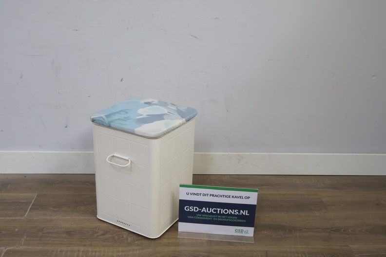 Wasmand met gestoffeerde zitting'' – foto 2 – kavel bij GSD Auctions, Zoeterwoude