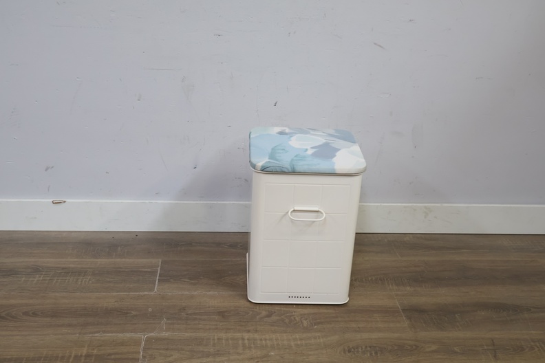 Wasmand met gestoffeerde zitting'' – foto 3 – kavel bij GSD Auctions, Zoeterwoude