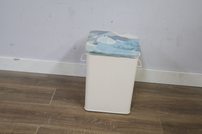 Wasmand met gestoffeerde zitting'' – foto 4 – kavel bij GSD Auctions, Zoeterwoude