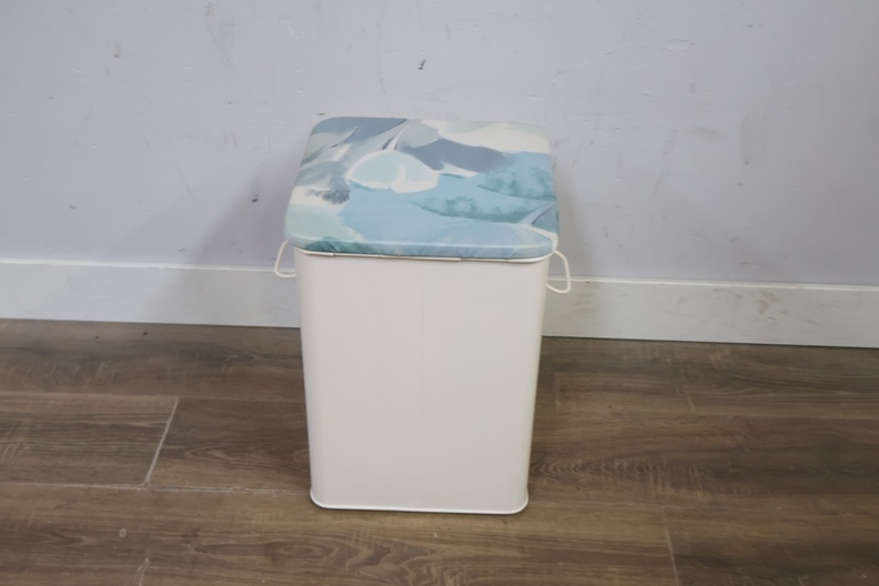 Wasmand met gestoffeerde zitting'' – foto 5 – kavel bij GSD Auctions, Zoeterwoude