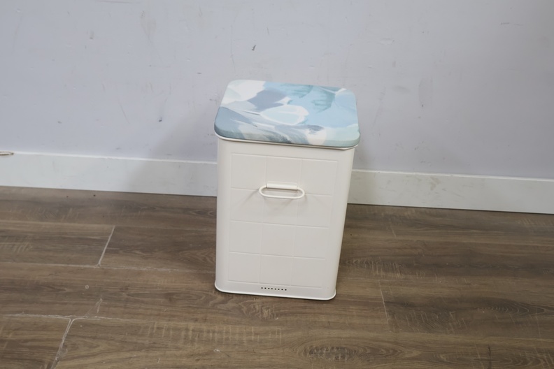 Wasmand met gestoffeerde zitting'' – foto 6 – kavel bij GSD Auctions, Zoeterwoude