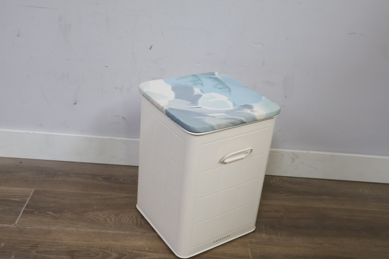 Wasmand met gestoffeerde zitting'' – foto 8 – kavel bij GSD Auctions, Zoeterwoude