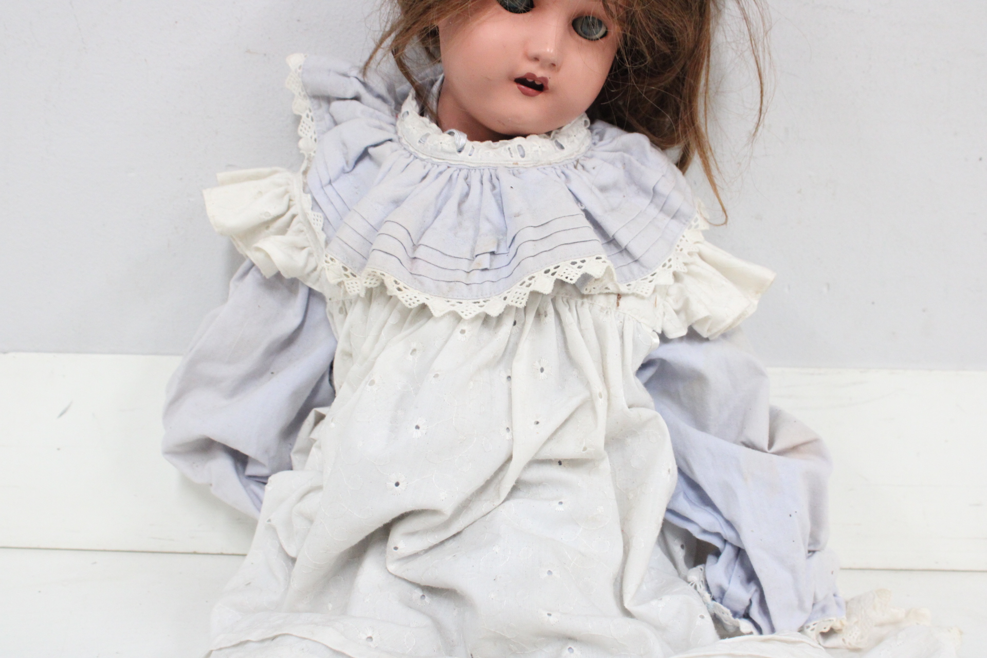 Vintage pop met jurk en hoed'' – foto 6 – kavel bij GSD Auctions, Zoeterwoude