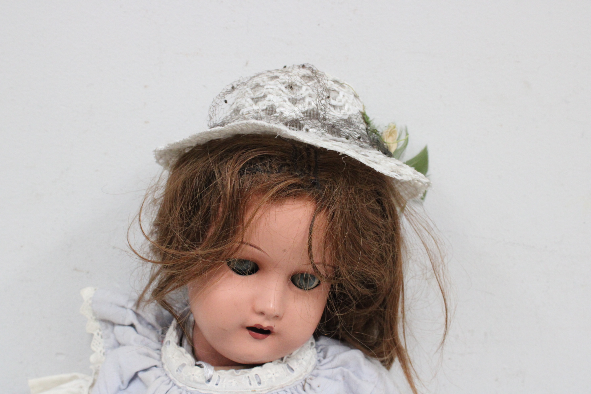 Vintage pop met jurk en hoed'' – foto 8 – kavel bij GSD Auctions, Zoeterwoude
