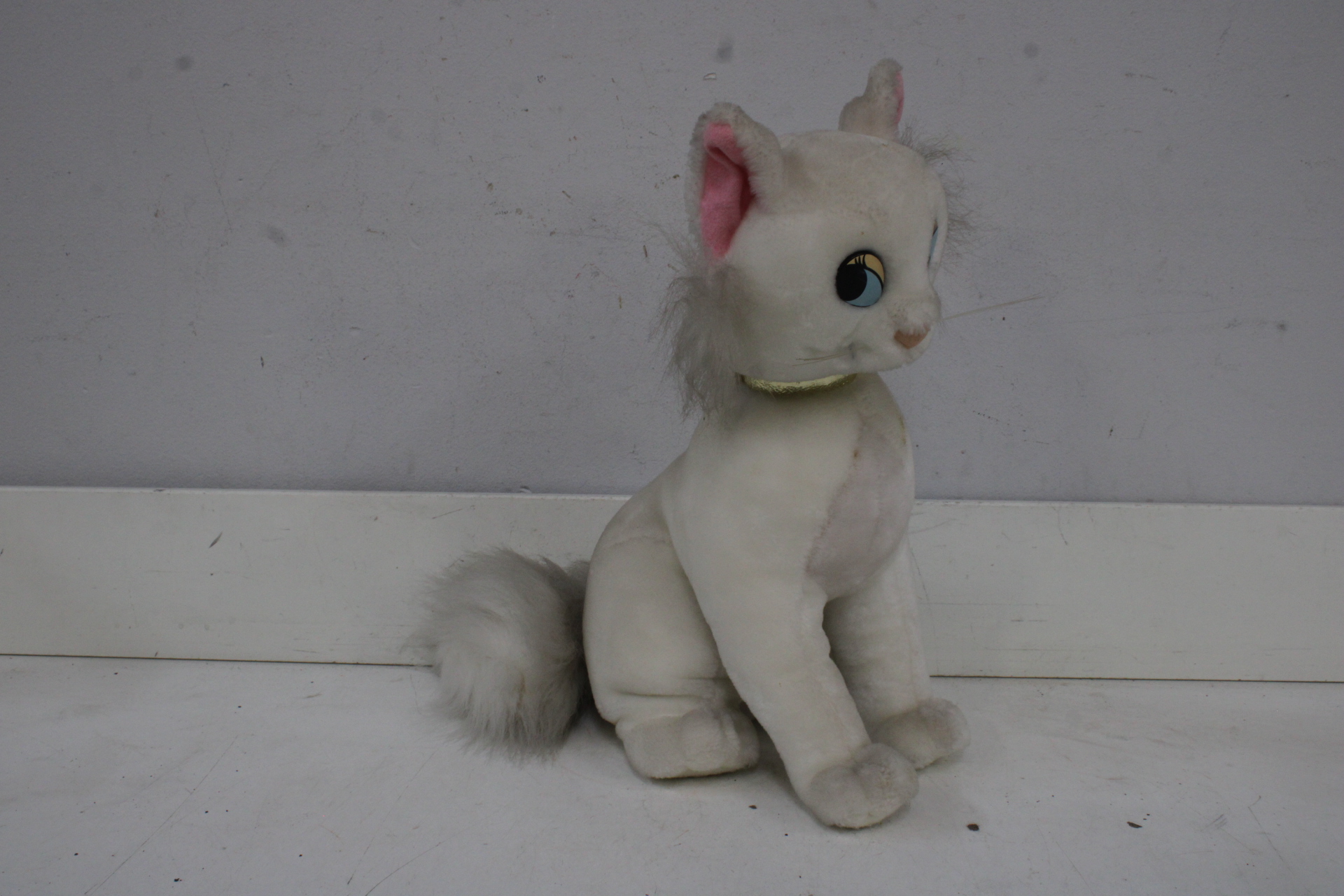 Witte knuffelkat'' – foto 2 – kavel bij GSD Auctions, Zoeterwoude