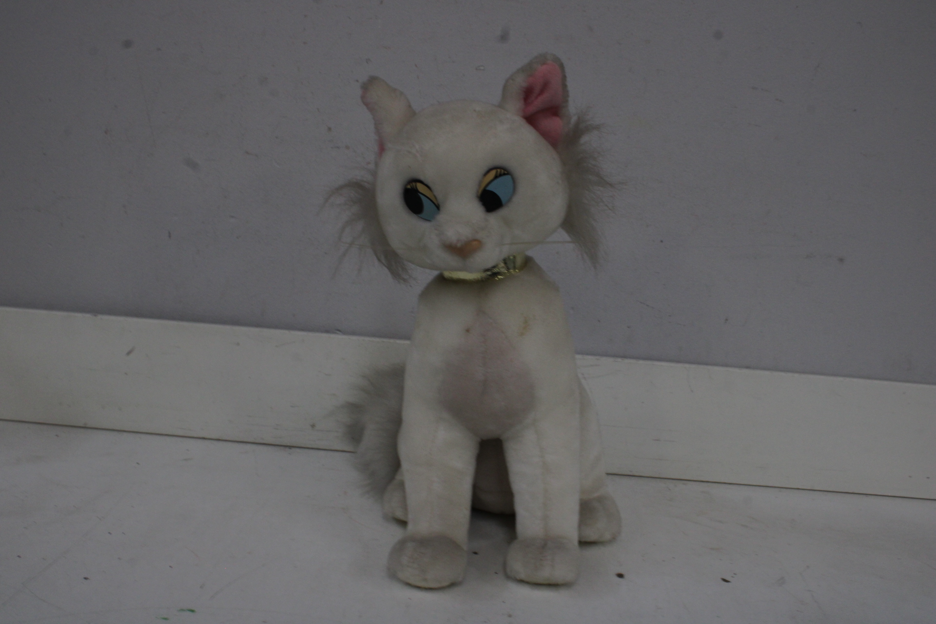 Witte knuffelkat'' – foto 3 – kavel bij GSD Auctions, Zoeterwoude