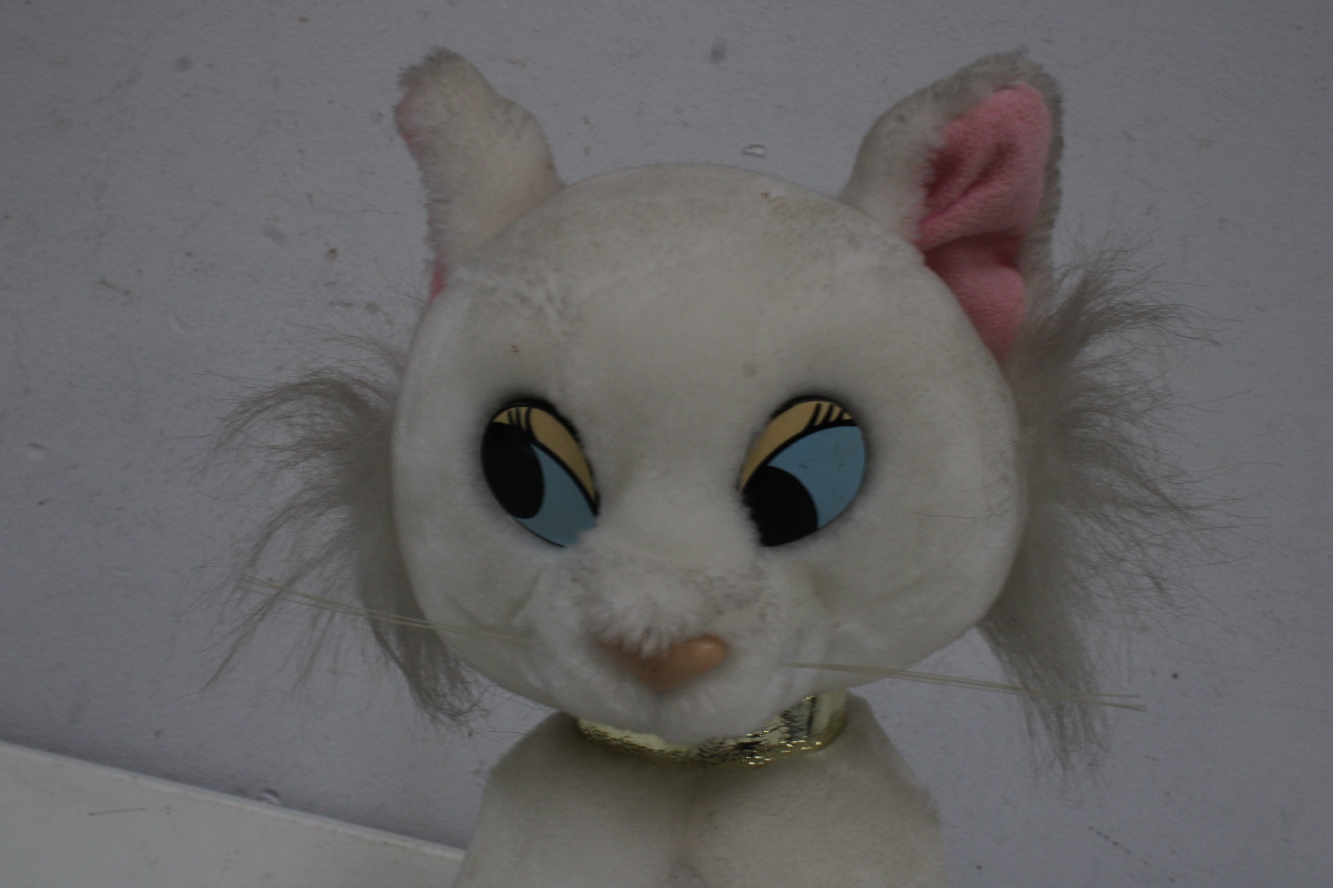 Witte knuffelkat'' – foto 4 – kavel bij GSD Auctions, Zoeterwoude