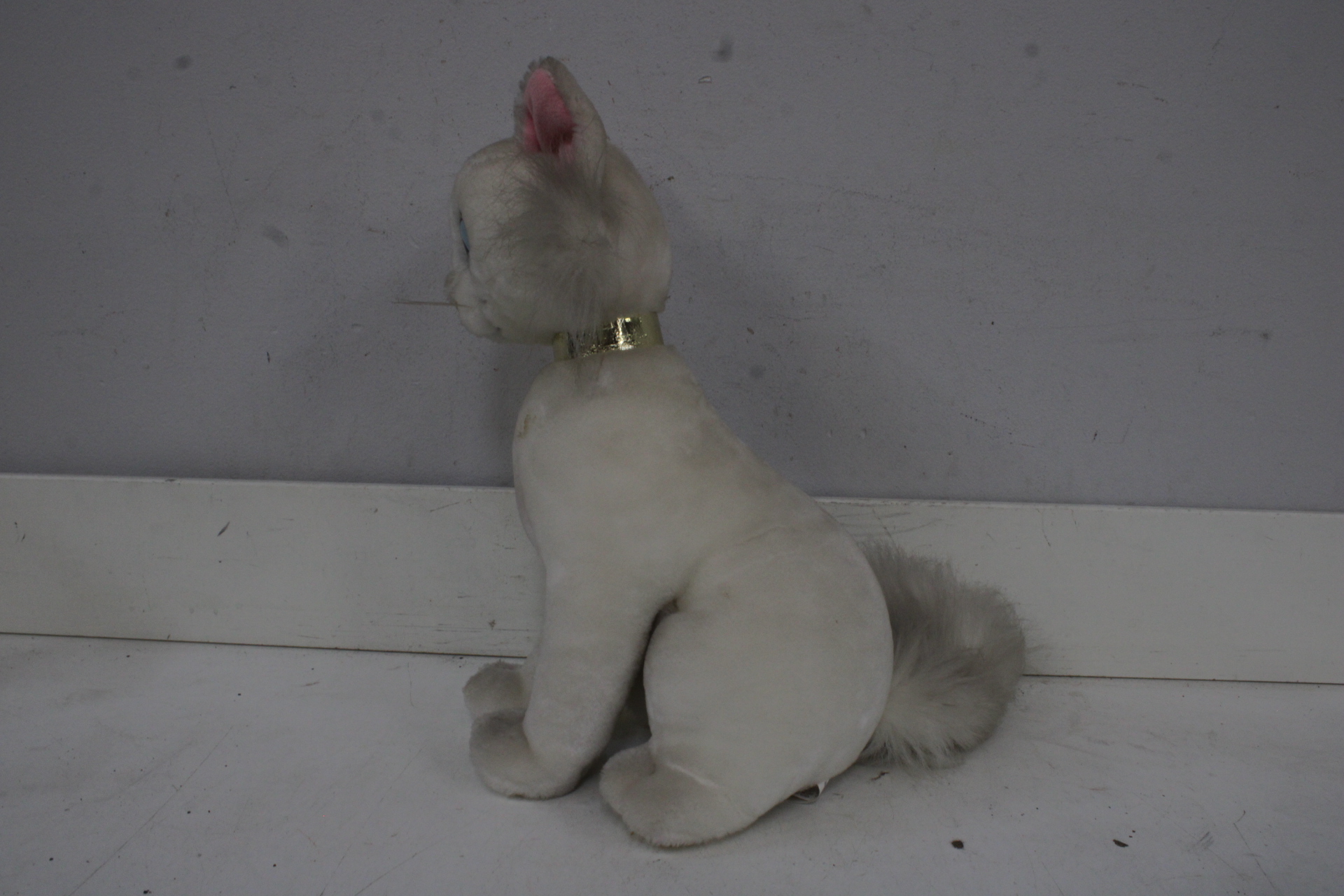 Witte knuffelkat'' – foto 5 – kavel bij GSD Auctions, Zoeterwoude