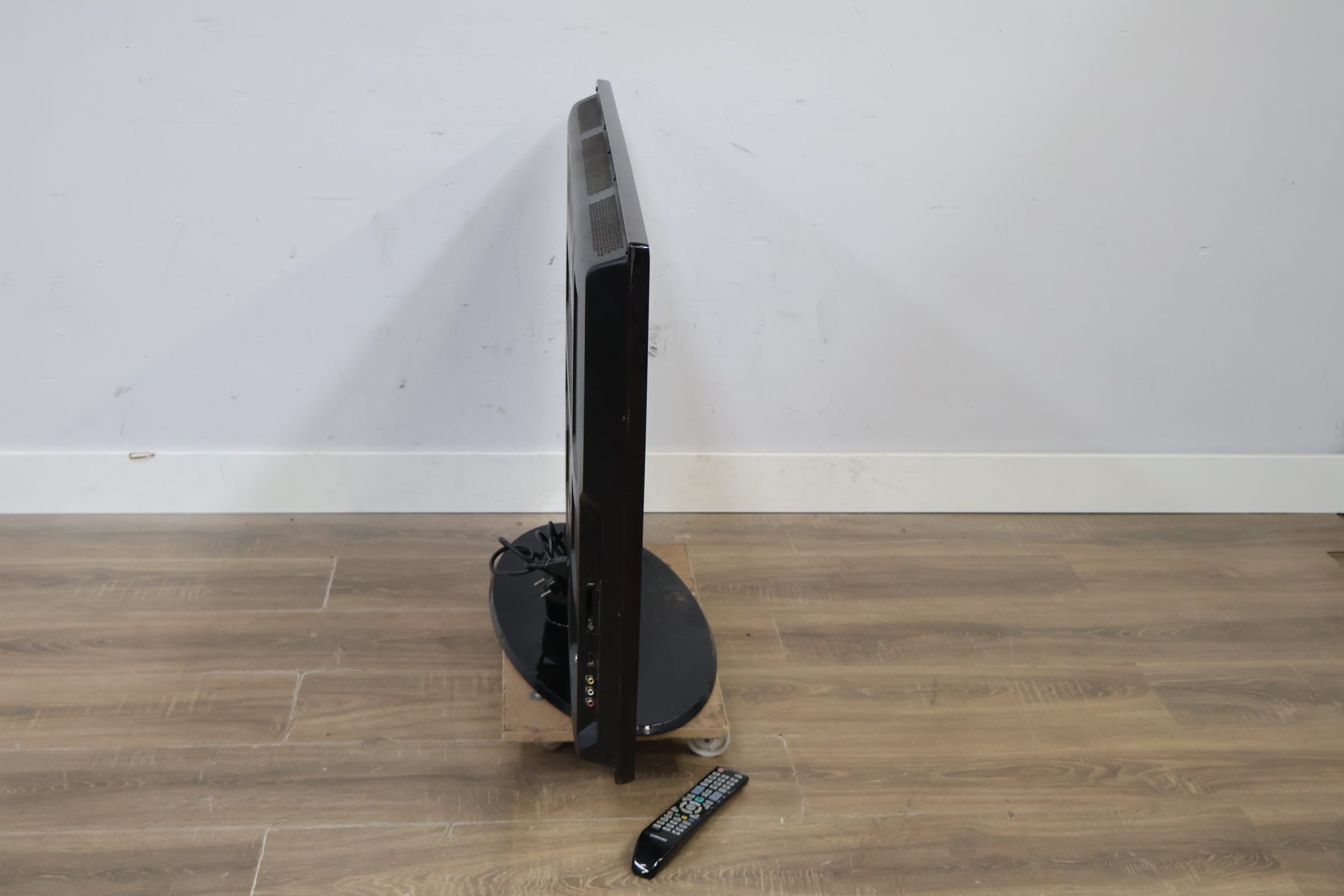 Samsung Televisie - 42'inch'' – foto 3 – kavel bij GSD Auctions, Zoeterwoude