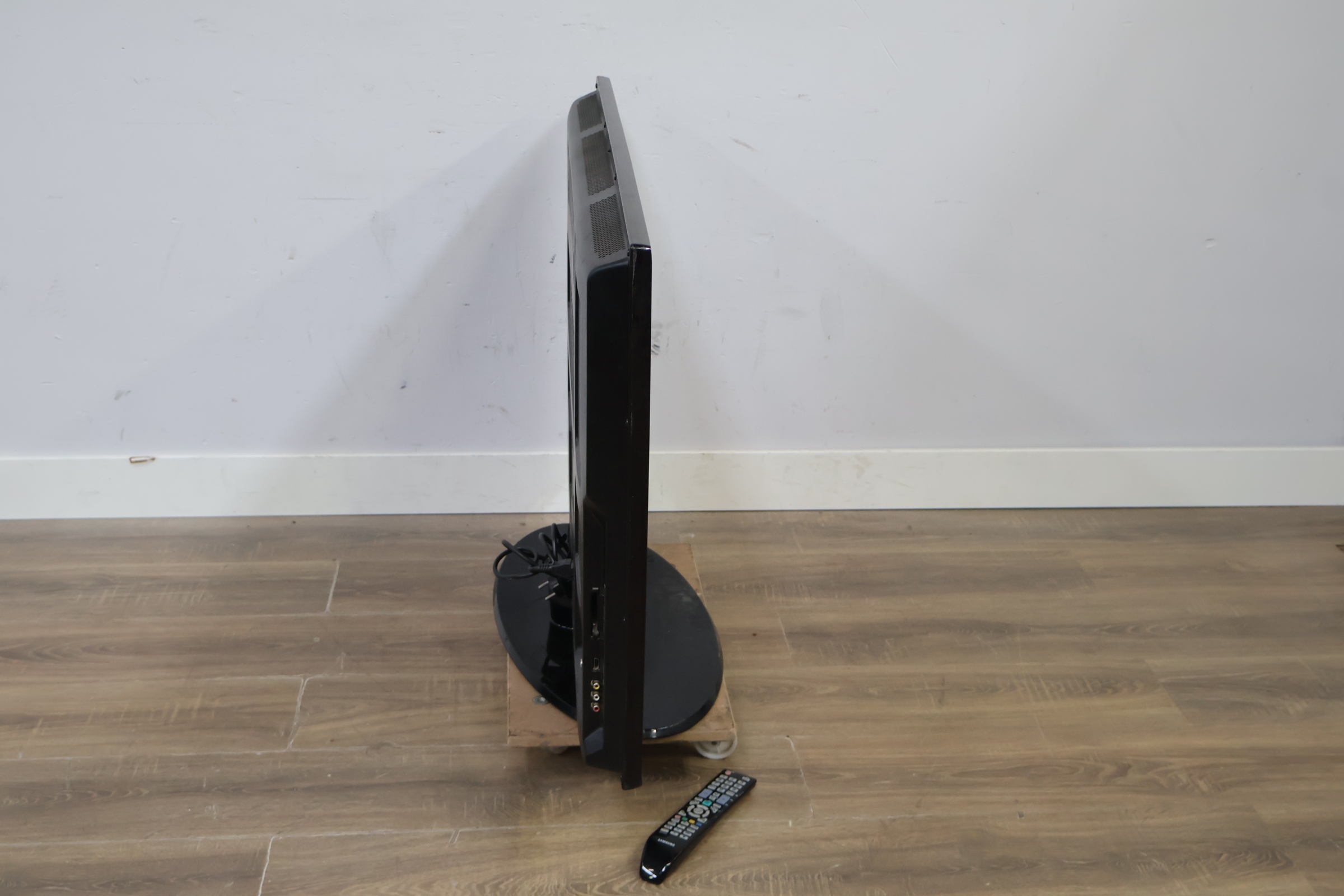 Samsung Televisie - 42'inch'' – foto 4 – kavel bij GSD Auctions, Zoeterwoude