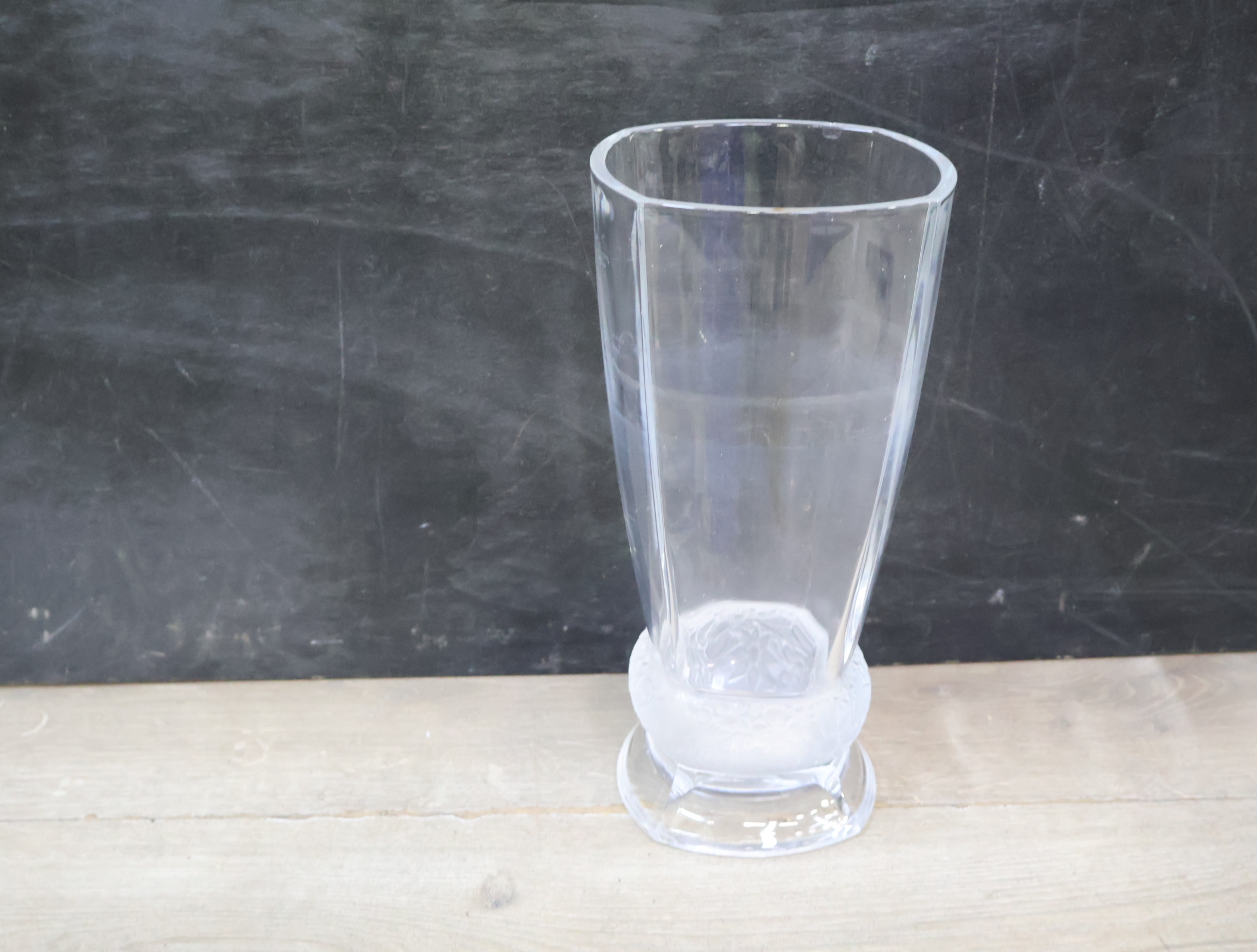 Glazen vaas met decoratieve voet'' – foto 3 – kavel bij GSD Auctions, Zoeterwoude