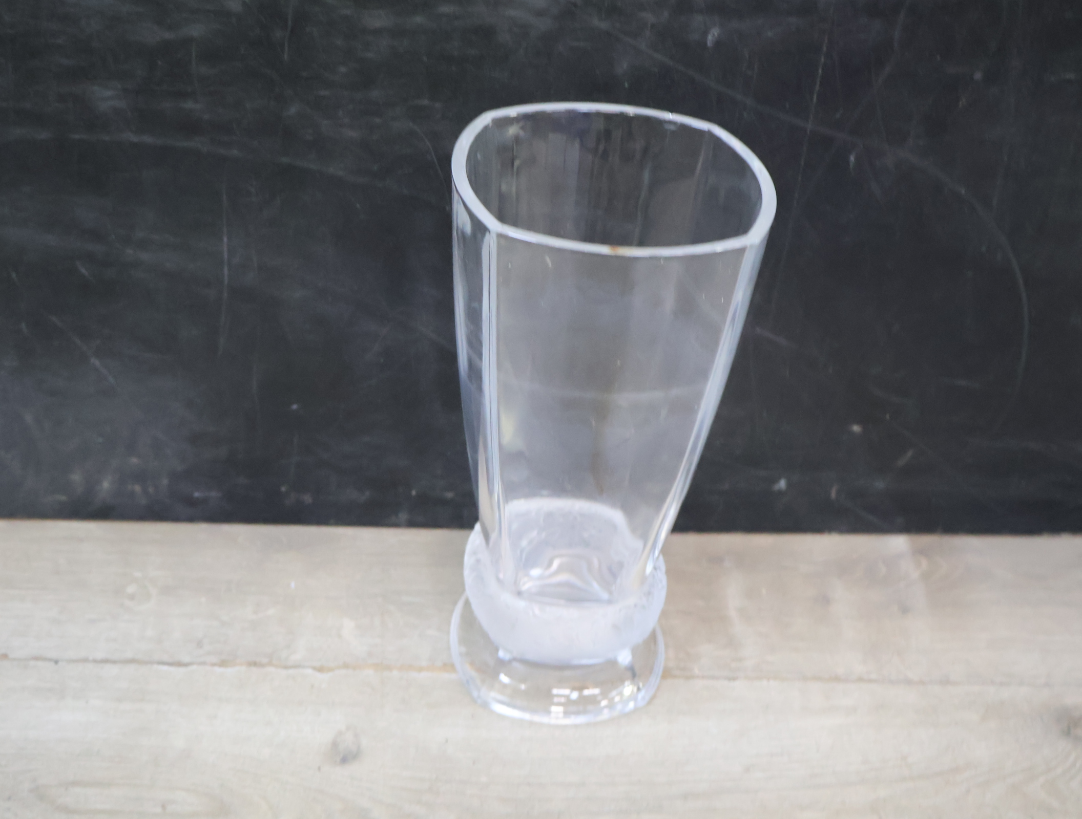 Glazen vaas met decoratieve voet'' – foto 4 – kavel bij GSD Auctions, Zoeterwoude