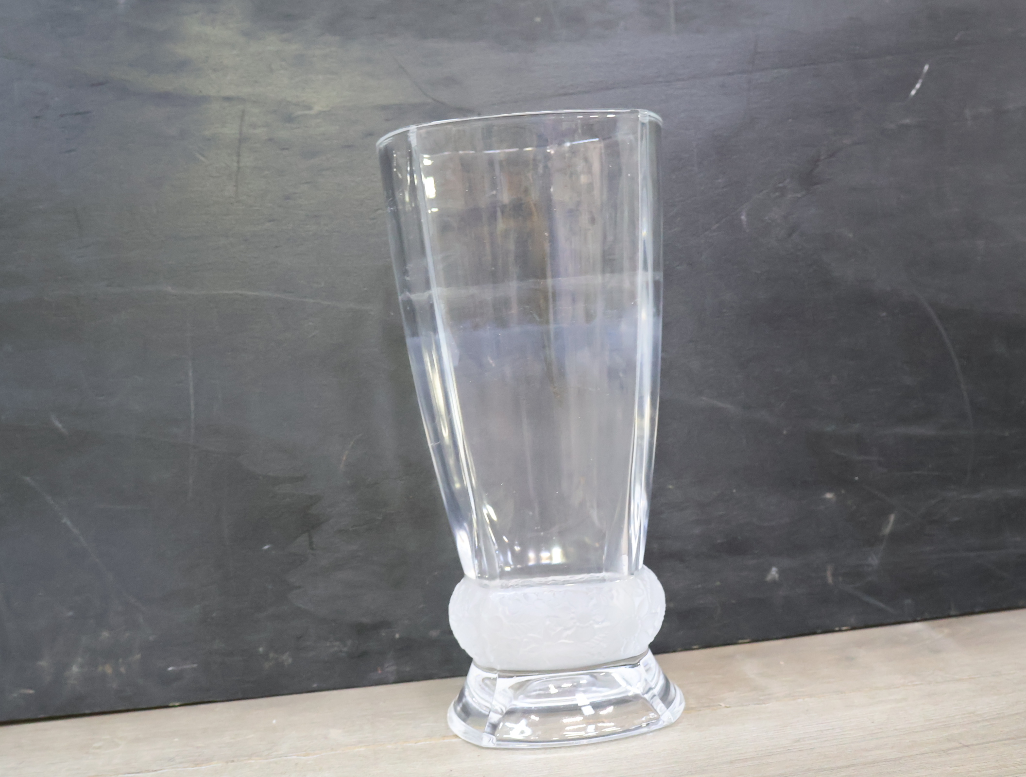 Glazen vaas met decoratieve voet'' – foto 6 – kavel bij GSD Auctions, Zoeterwoude