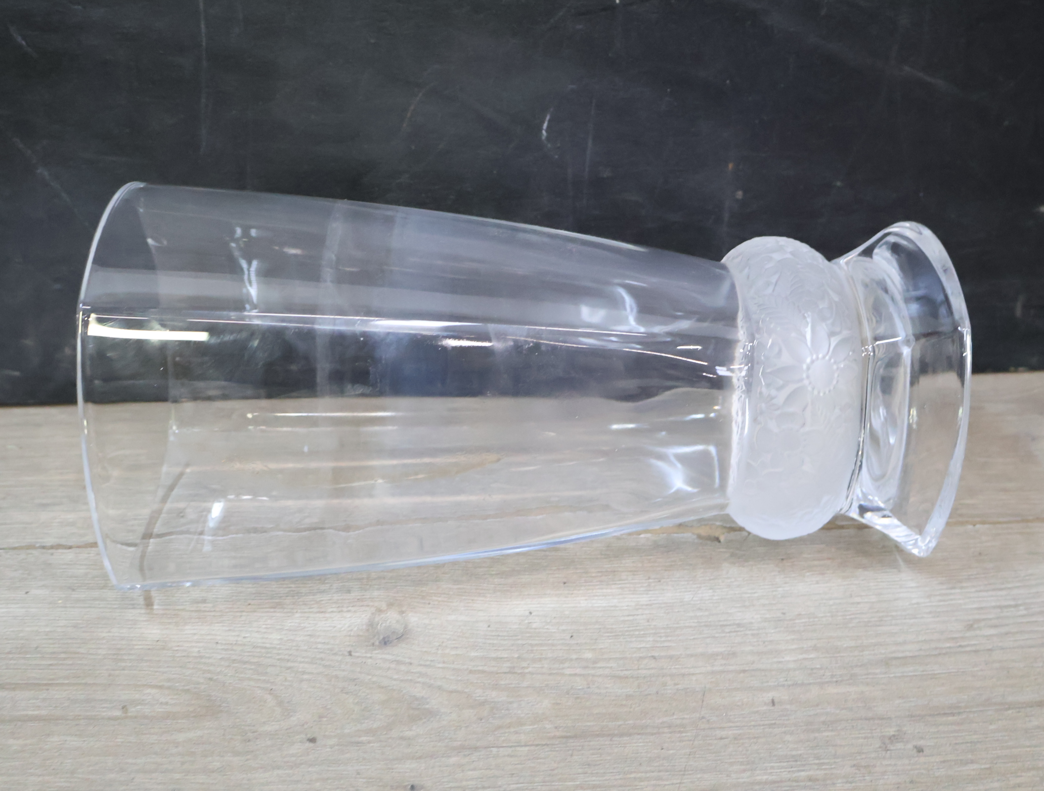 Glazen vaas met decoratieve voet'' – foto 8 – kavel bij GSD Auctions, Zoeterwoude