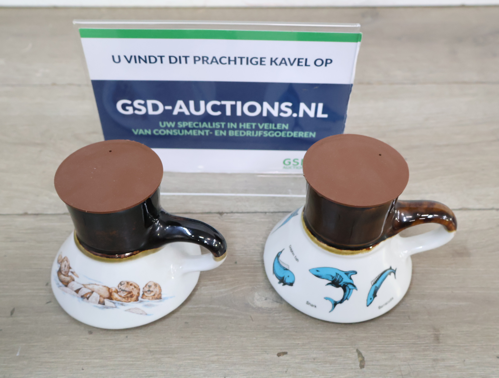 Set van 2 keramische mokken met zeedieren decoratie'' – foto 2 – kavel bij GSD Auctions, Zoeterwoude