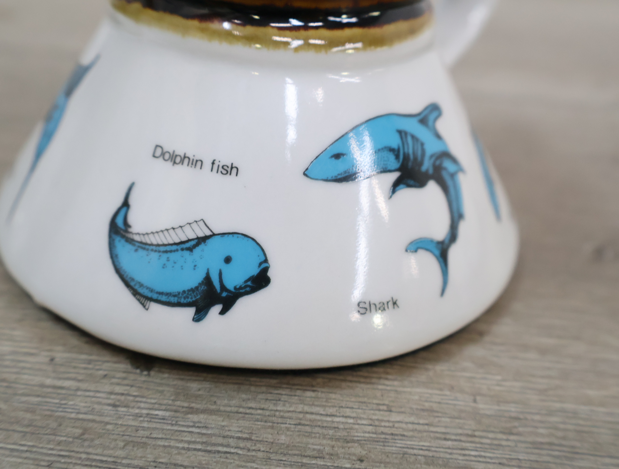 Set van 2 keramische mokken met zeedieren decoratie'' – foto 9 – kavel bij GSD Auctions, Zoeterwoude