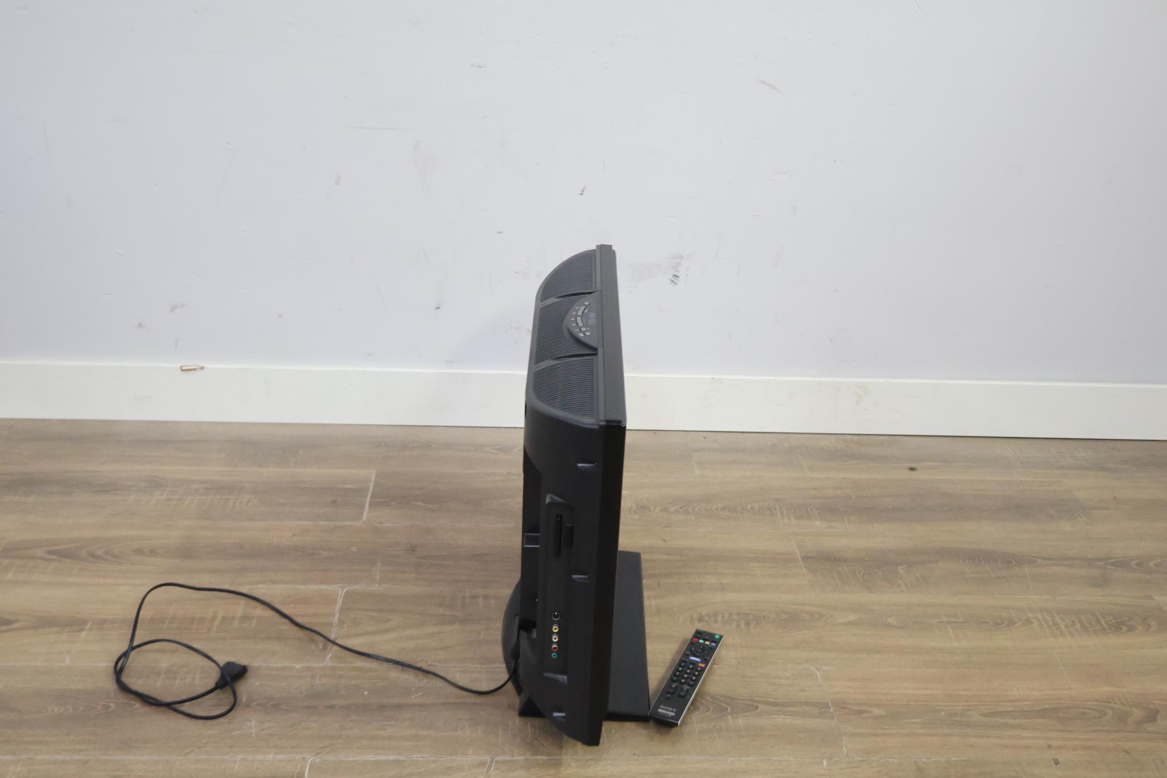 Sony Bravia televisie met afstandsbediening'' – foto 3 – kavel bij GSD Auctions, Zoeterwoude