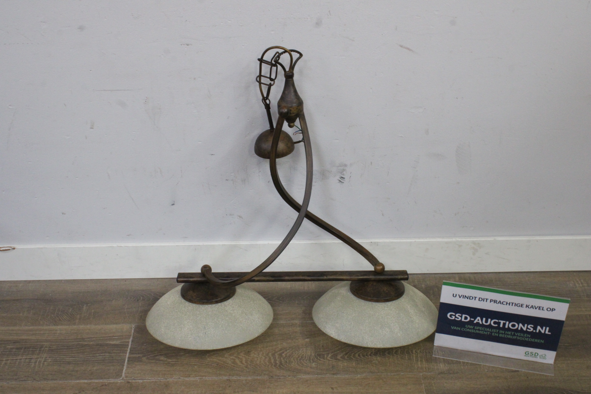 Hanglamp met metalen frame en glazen kappen'' – kavel bij GSD Auctions, Zoeterwoude