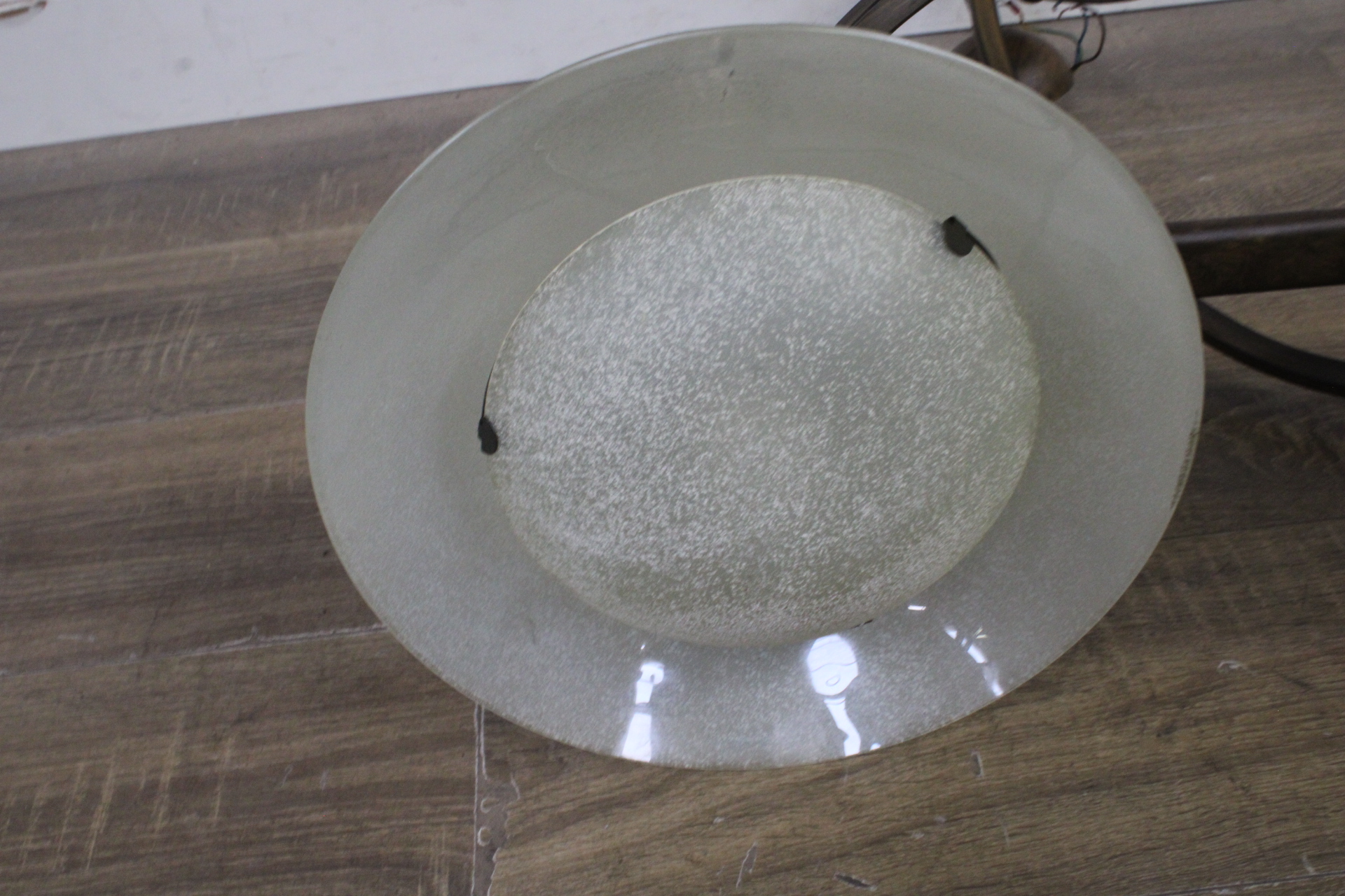 Hanglamp met metalen frame en glazen kappen'' – foto 10 – kavel bij GSD Auctions, Zoeterwoude