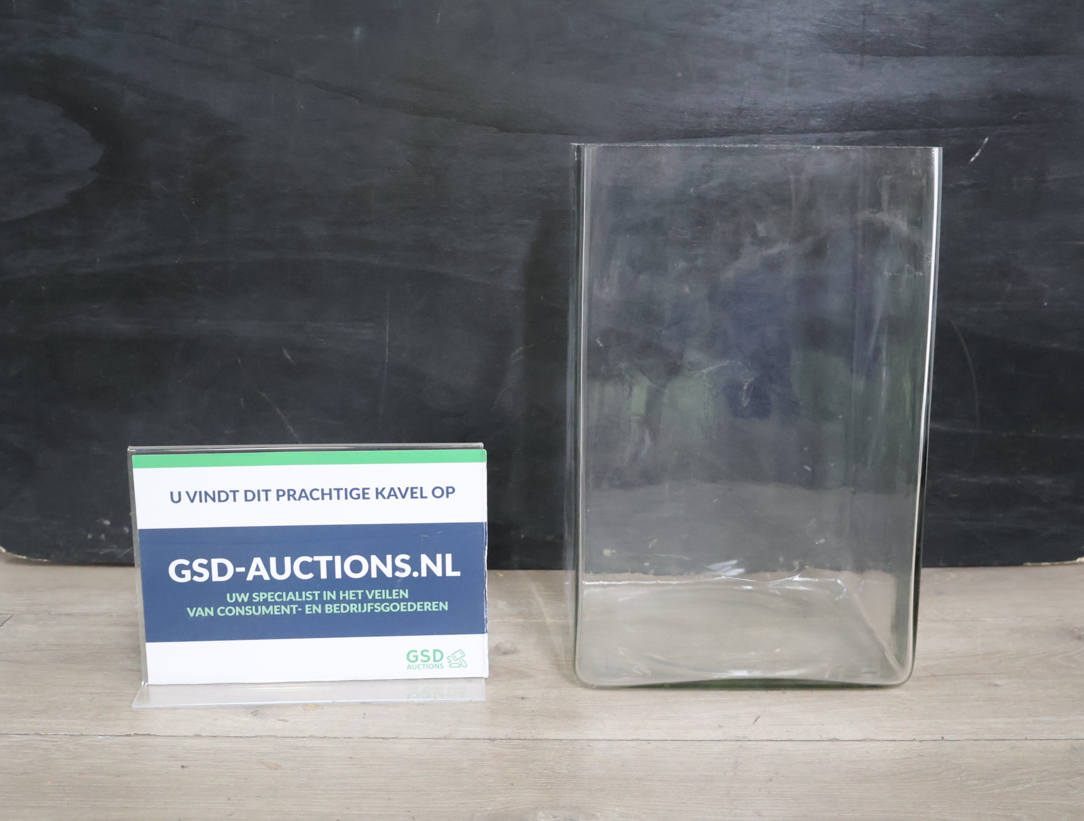 Rechthoekige glazen vaas'' – kavel bij GSD Auctions, Zoeterwoude