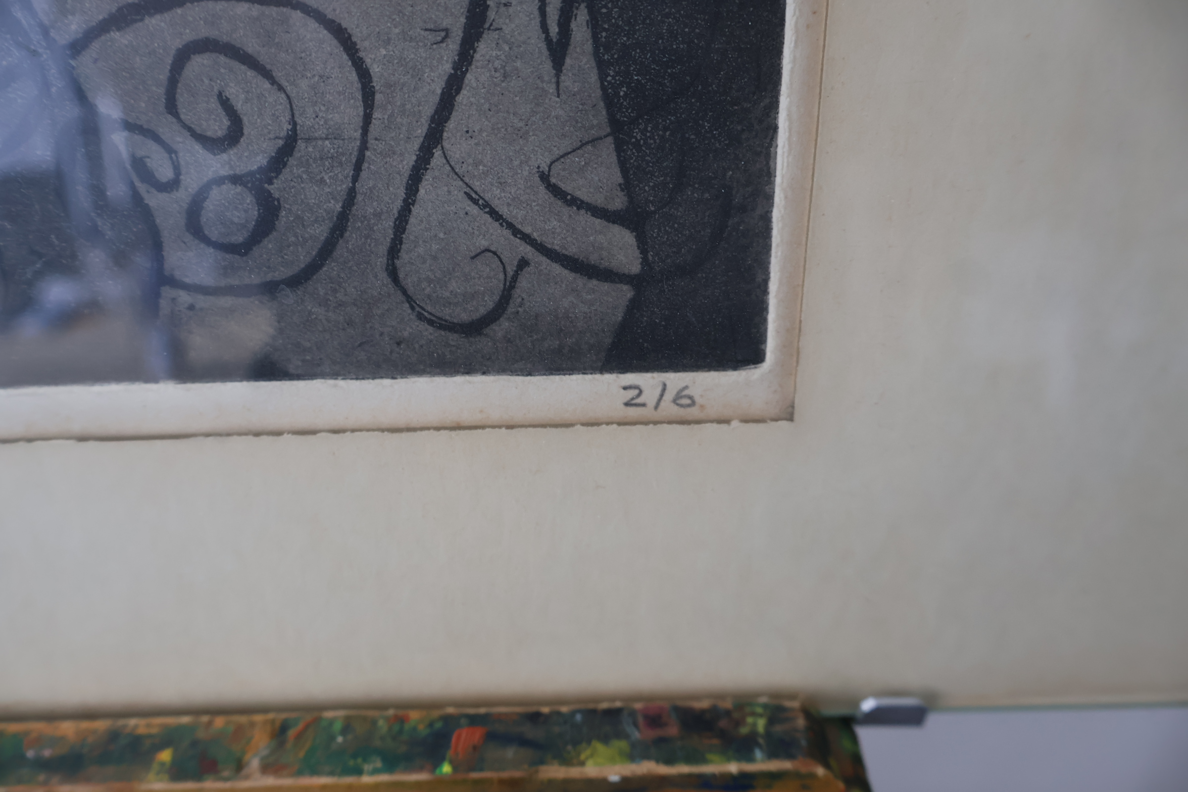 Zwart-wit Ets van figuren op balkon - Thea van Trigt'' – foto 10 – kavel bij GSD Auctions, Zoeterwoude