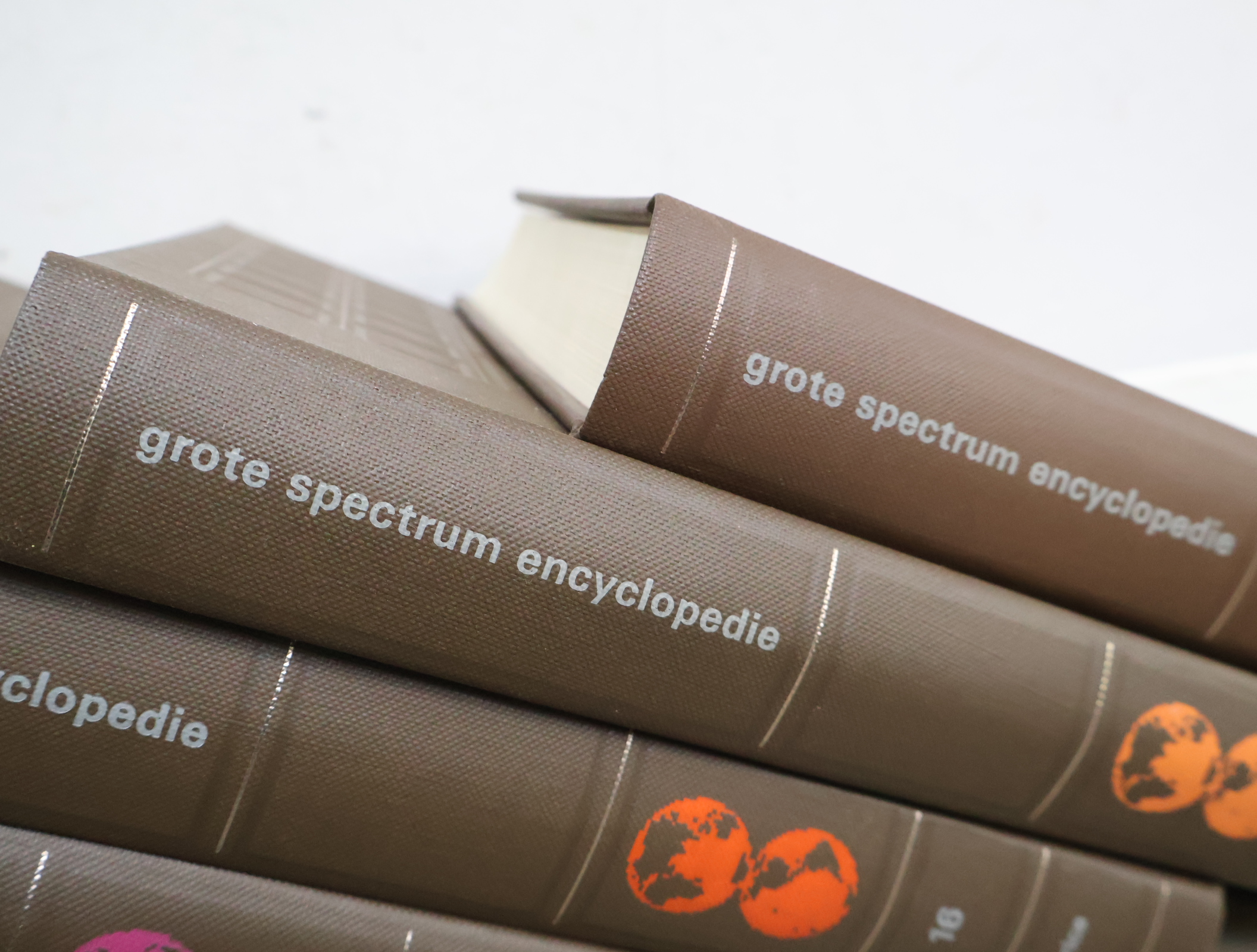 Set Grote Spectrum Encyclopedie Boeken'' – foto 7 – kavel bij GSD Auctions, Zoeterwoude