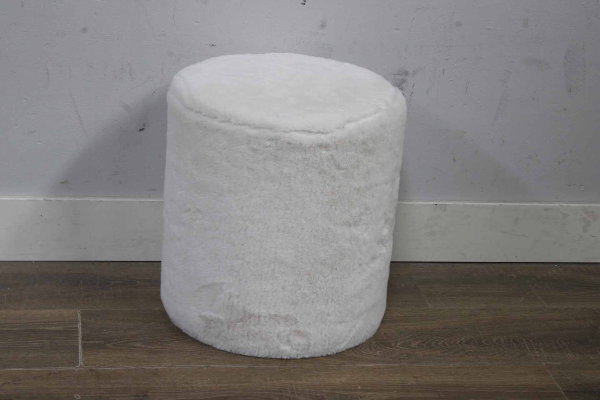 Witte zachte poef'' – foto 2 – kavel bij GSD Auctions, Zoeterwoude