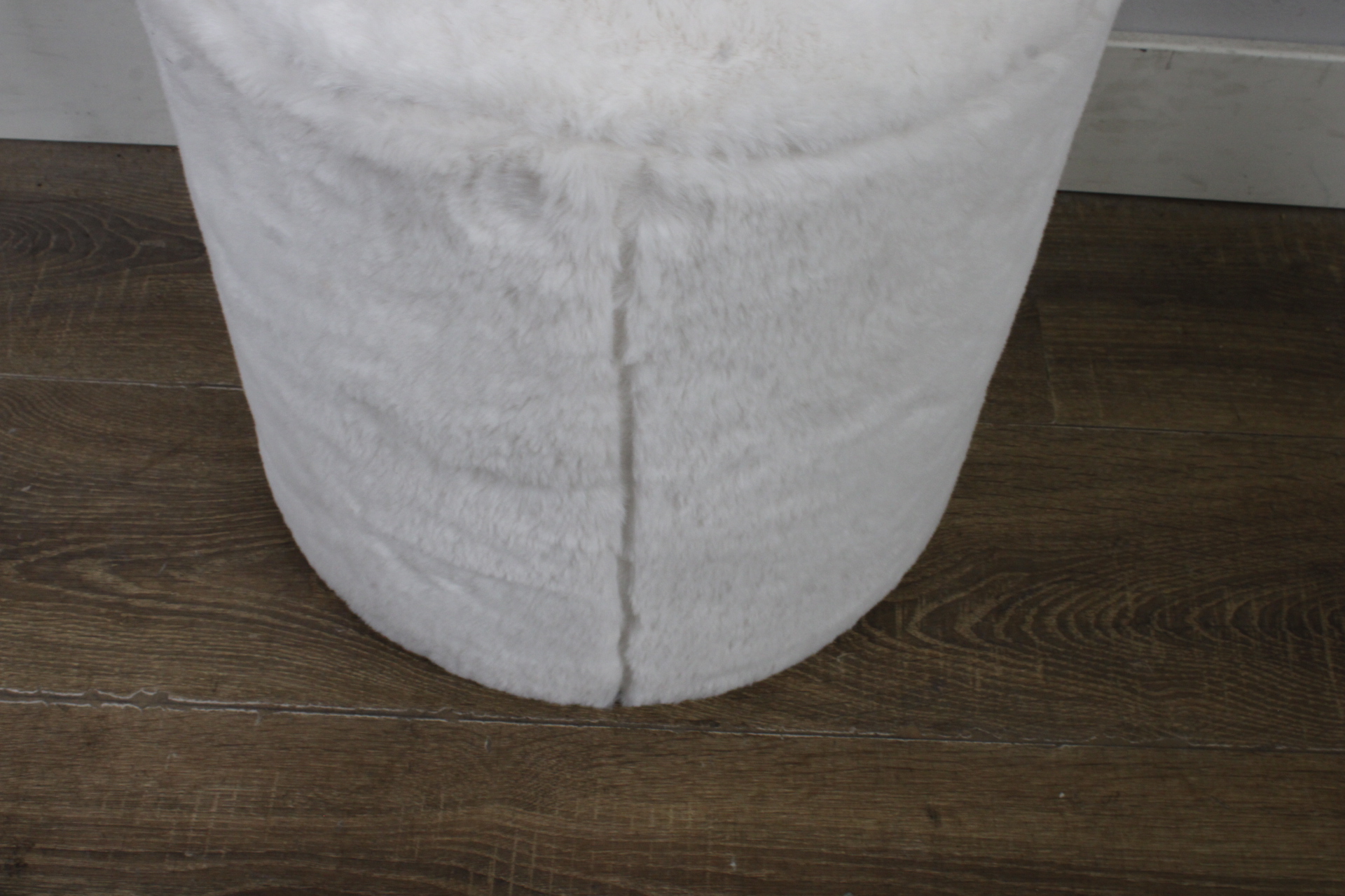 Witte zachte poef'' – foto 6 – kavel bij GSD Auctions, Zoeterwoude