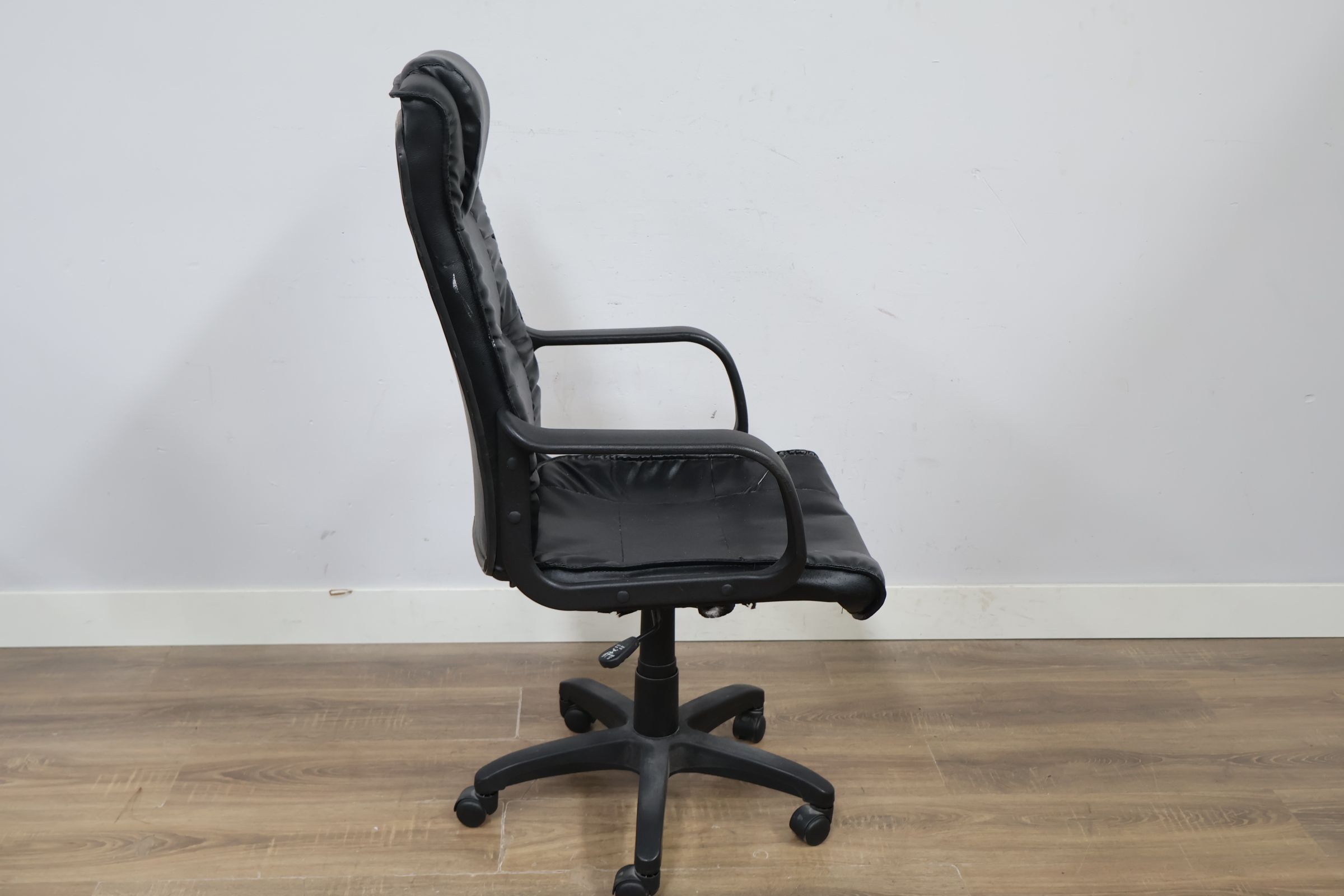 Zwarte bureaustoel'' – foto 3 – kavel bij GSD Auctions, Zoeterwoude