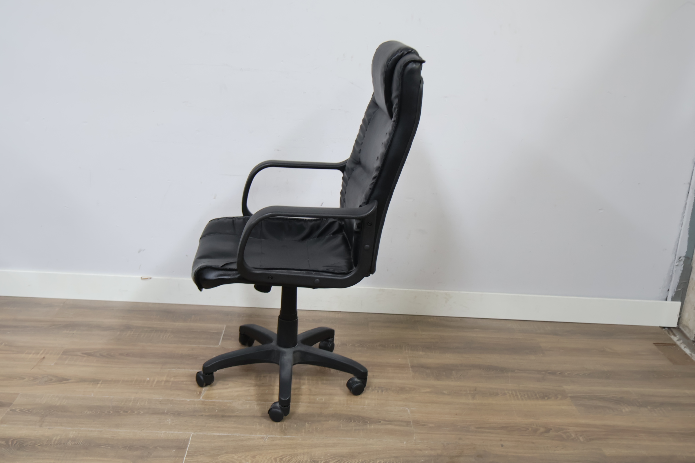 Zwarte bureaustoel'' – foto 7 – kavel bij GSD Auctions, Zoeterwoude