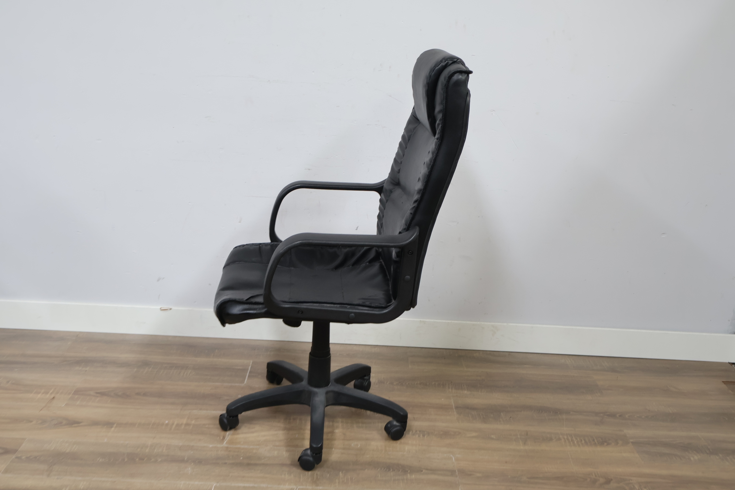 Zwarte bureaustoel'' – foto 8 – kavel bij GSD Auctions, Zoeterwoude