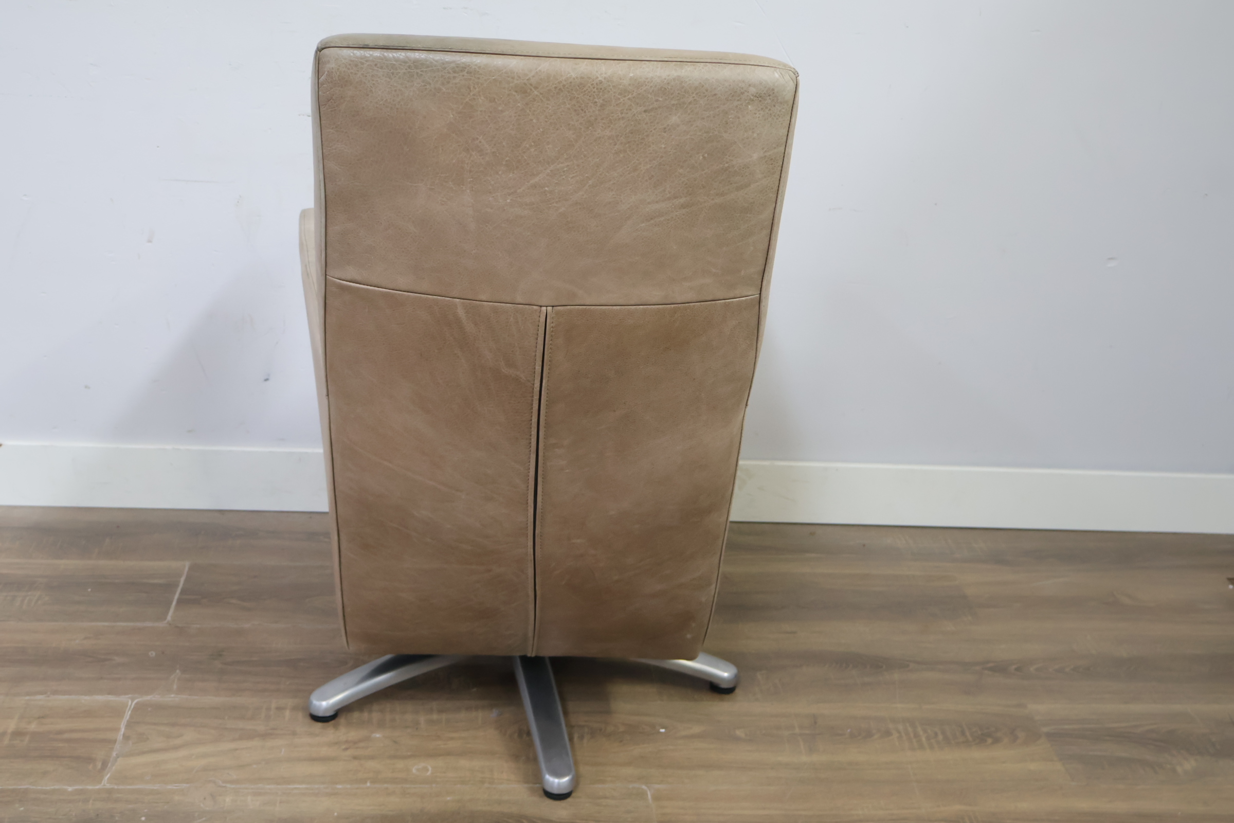 Draaifauteuil in beige'' – foto 5 – kavel bij GSD Auctions, Zoeterwoude