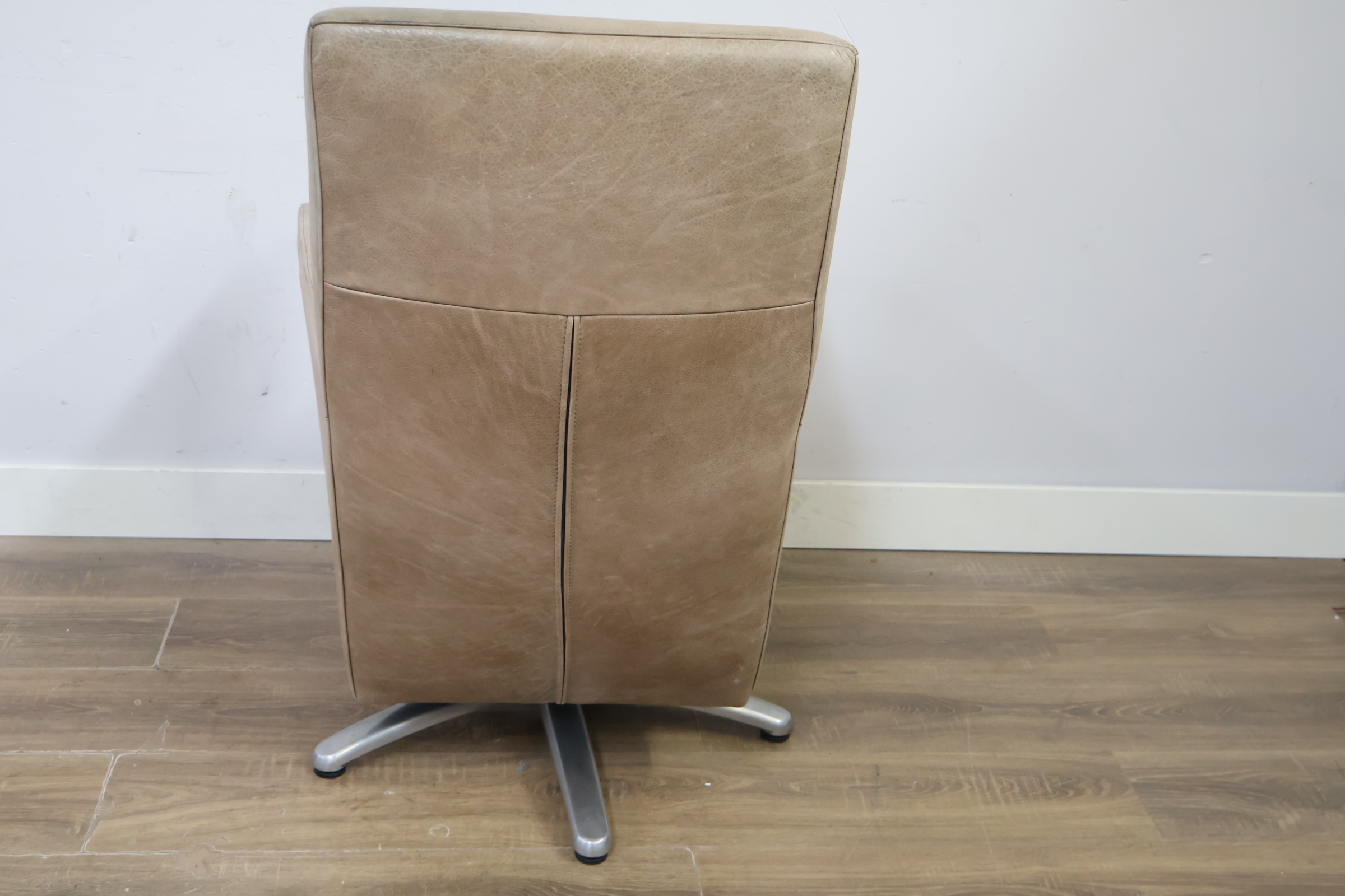 Draaifauteuil in beige'' – foto 6 – kavel bij GSD Auctions, Zoeterwoude