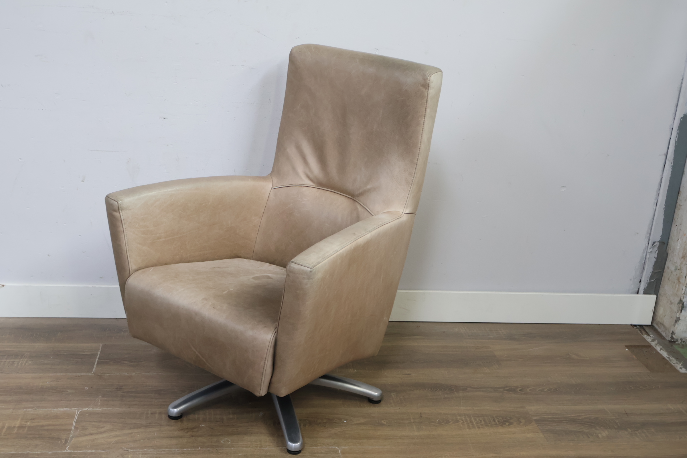 Draaifauteuil in beige'' – foto 9 – kavel bij GSD Auctions, Zoeterwoude