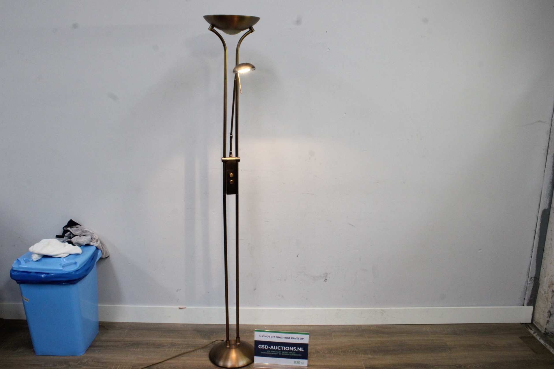 Vloerlamp, Staande lamp met leeslampje'' – kavel bij GSD Auctions, Zoeterwoude