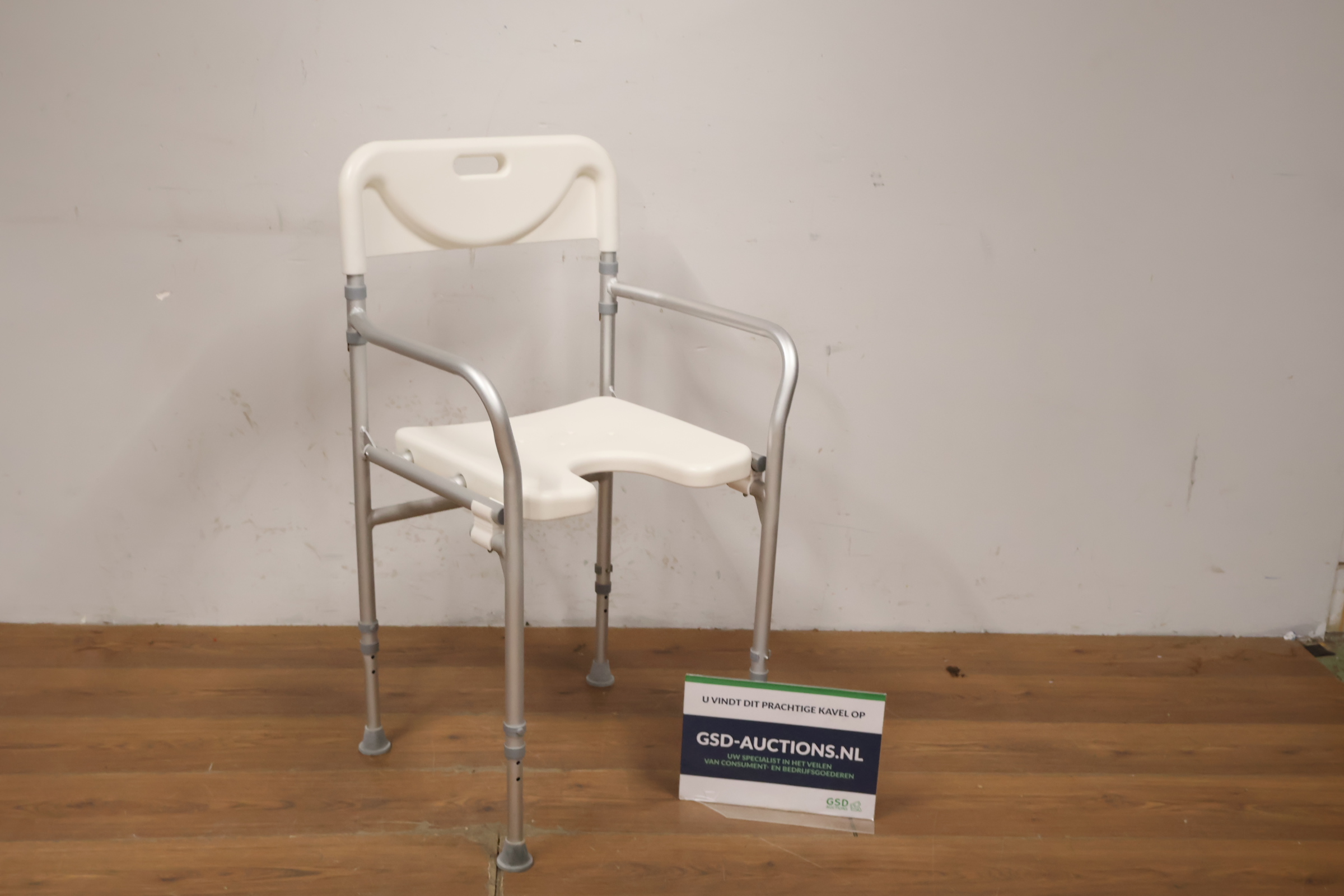Toiletstoel met armleuning'' – kavel bij GSD Auctions, Zoeterwoude