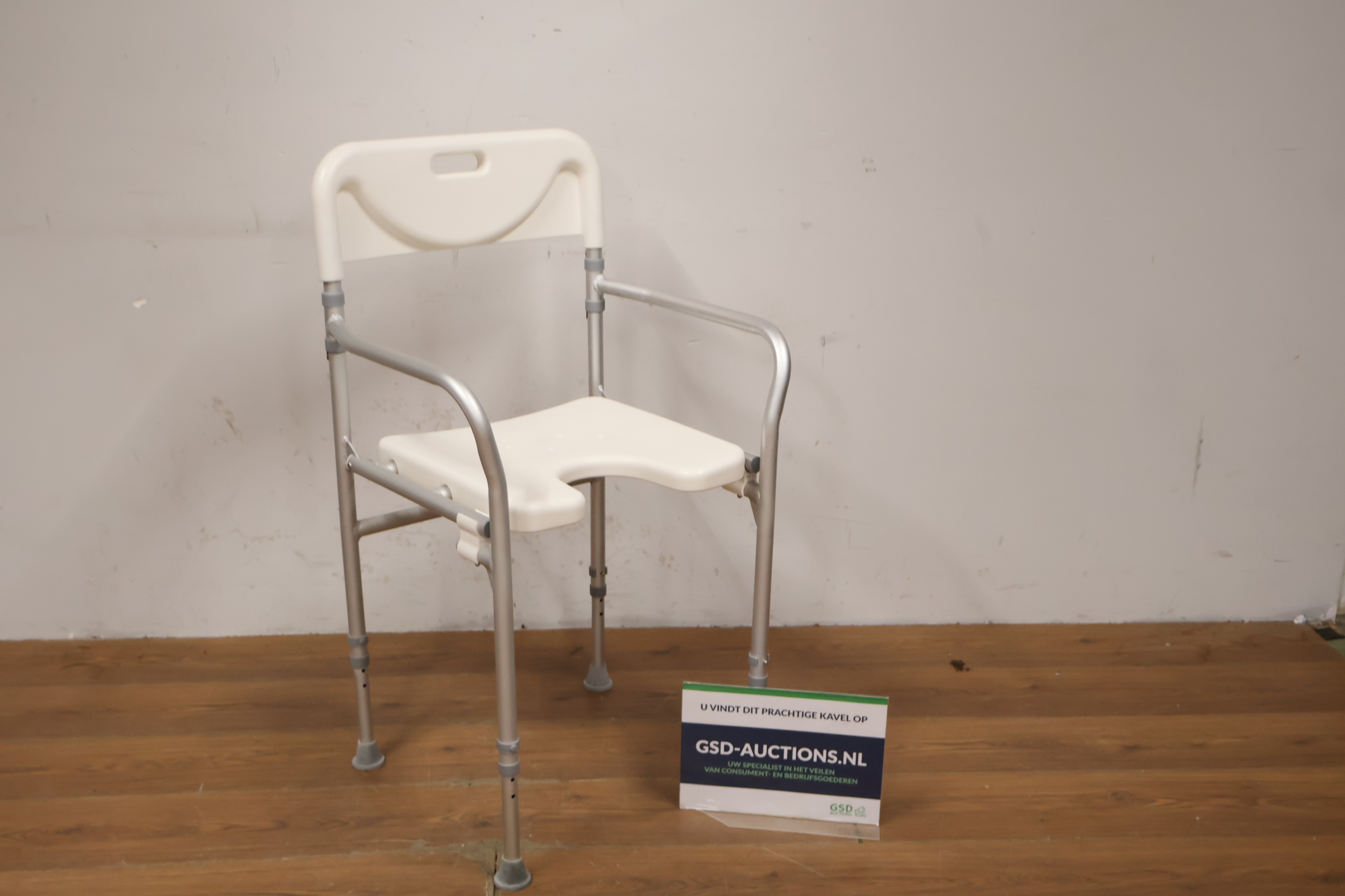 Toiletstoel met armleuning'' – foto 2 – kavel bij GSD Auctions, Zoeterwoude