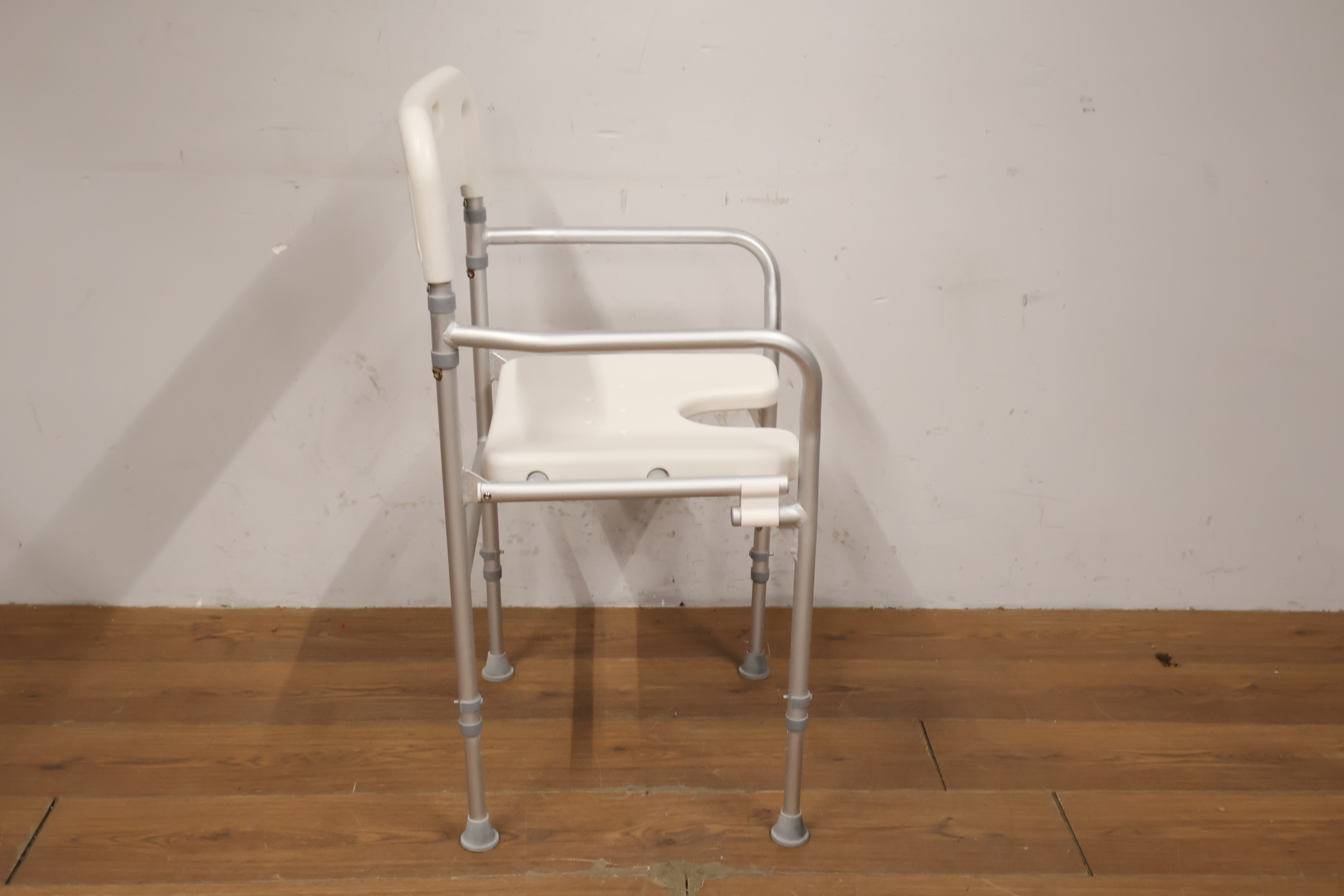 Toiletstoel met armleuning'' – foto 3 – kavel bij GSD Auctions, Zoeterwoude